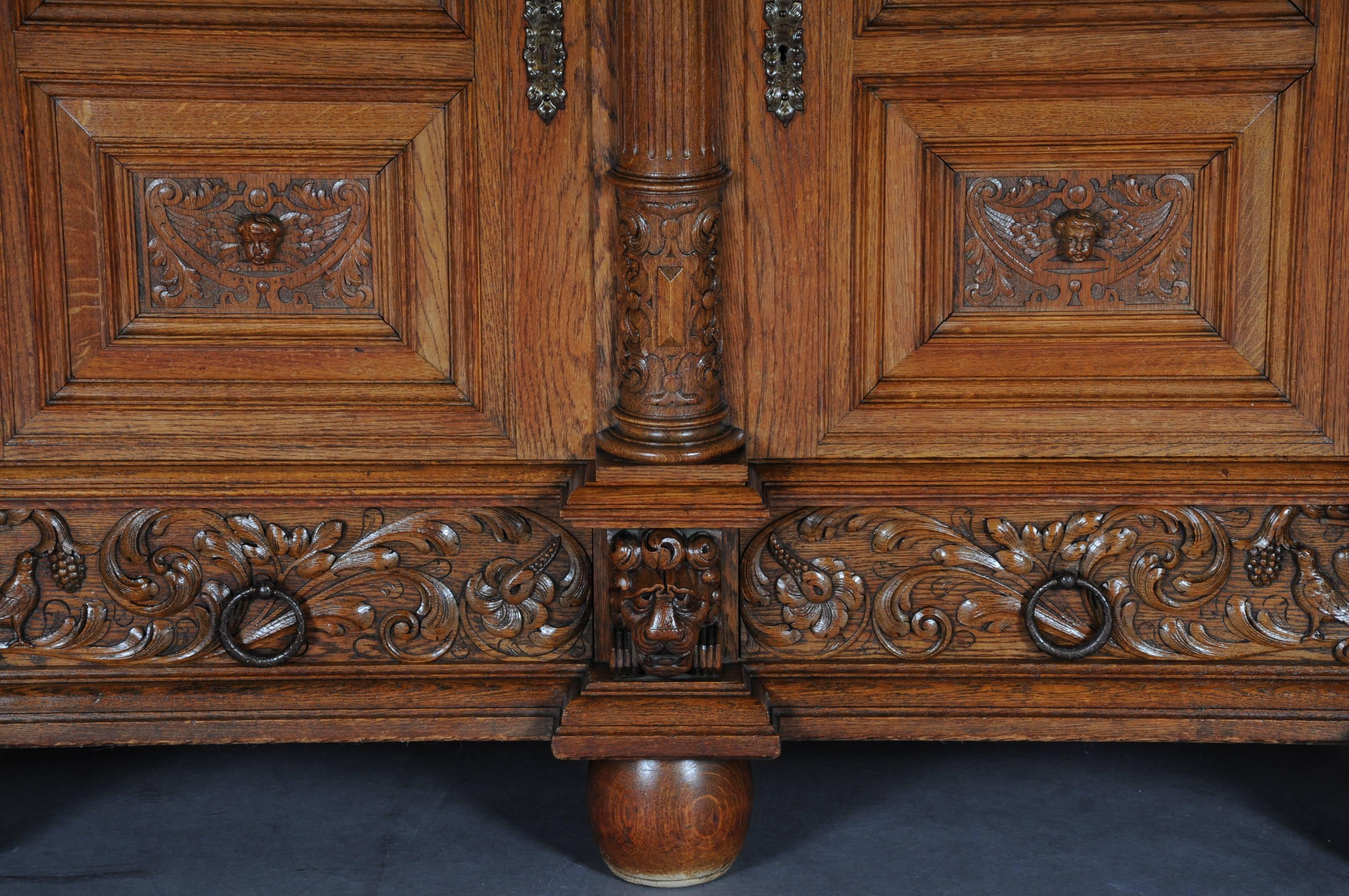 Tedesco Buffet console neo-rinascimentale del XIX secolo, Oak massiccio in vendita