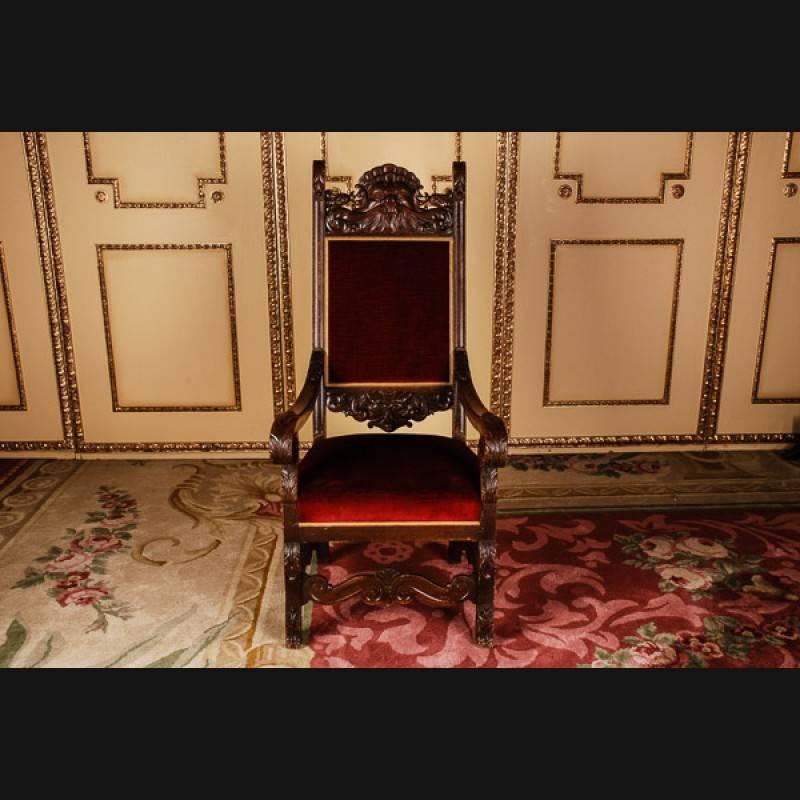Original neo-Renaissance armchair, circa 1870-1880.
Solid dark oak, four-post feet connected by wide bridges. On both sides straight armrests, high backrest crowned by plastic carvings. Seat and back upholstered and covered in Classic design with
