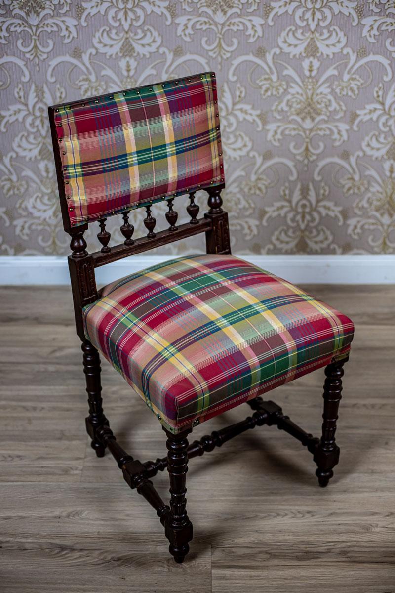 We present you an oak armchair with an upholstered seat and backrest.
It is from Q4 of the 19th century and is kept in the Neo-Renaissance style.
The rounded legs are connected with H-shaped stretchers

This piece of furniture has not undergone