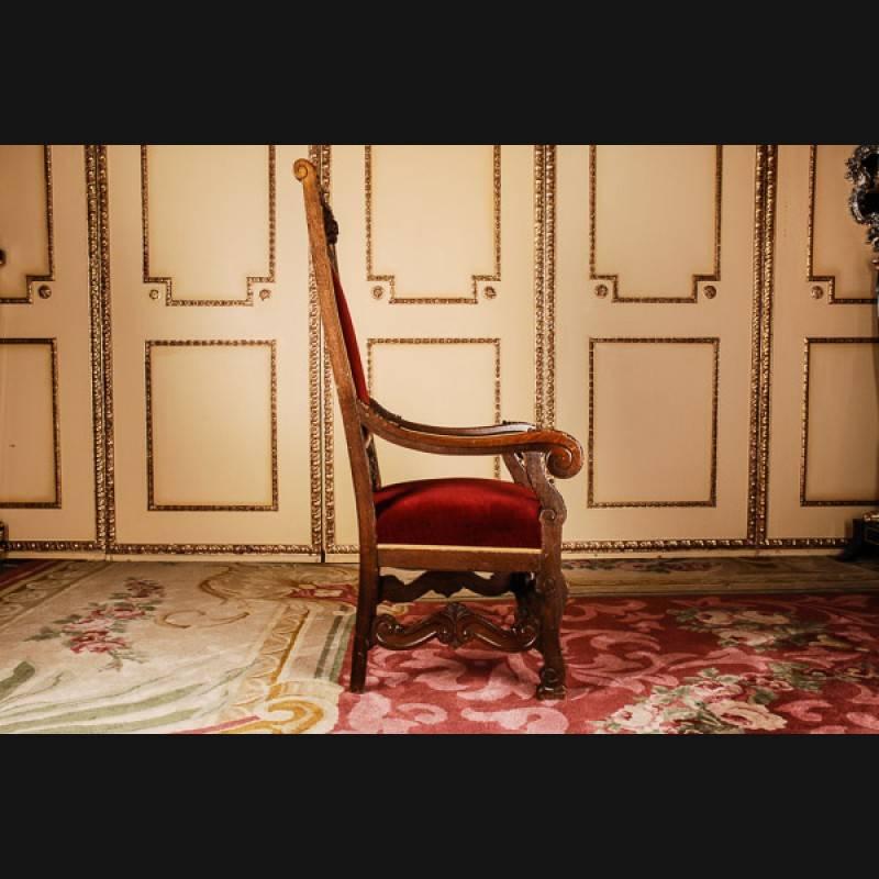 19th Century Neo-Renaissance Oak Armchair In Good Condition For Sale In Berlin, DE