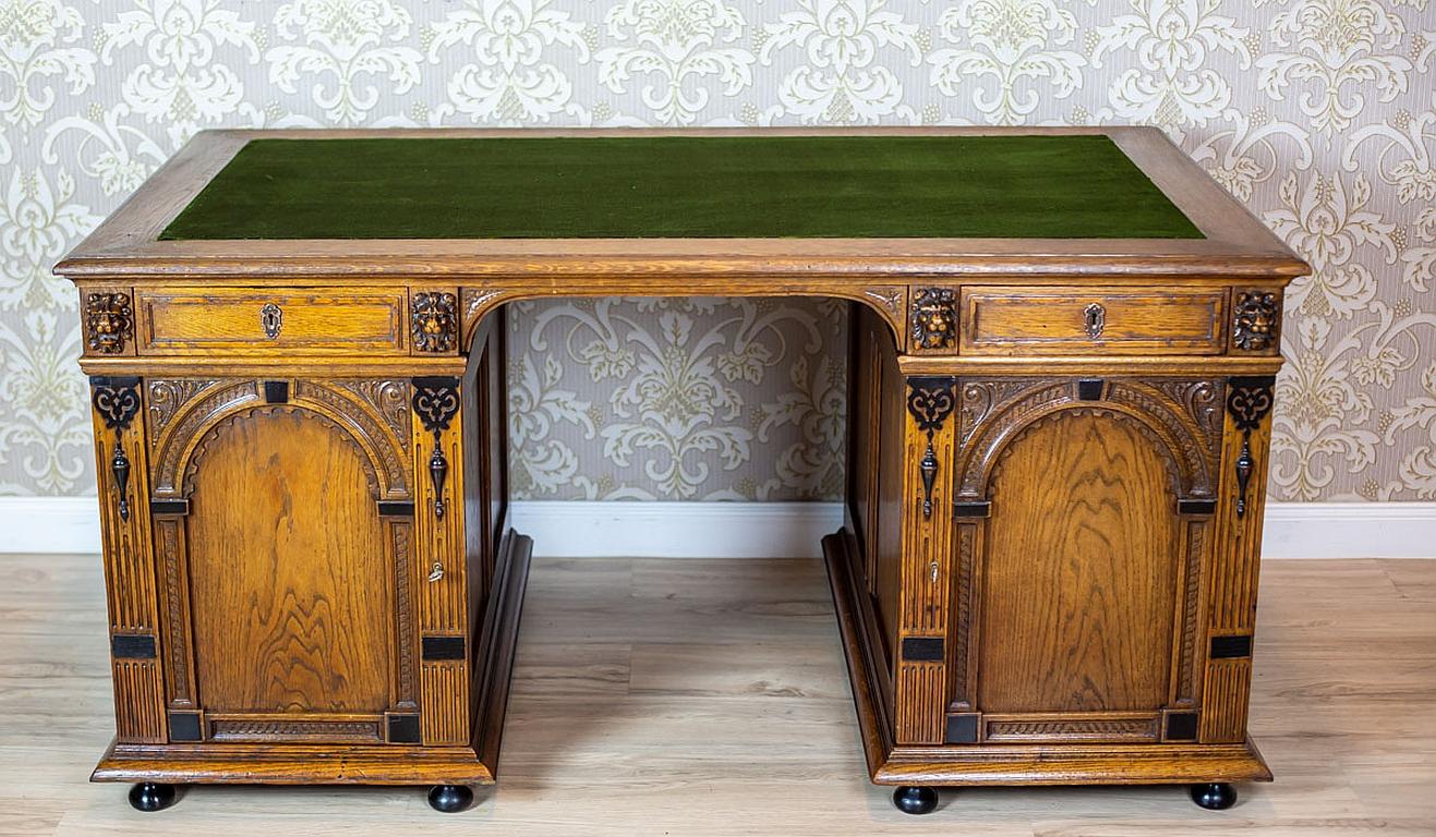 19th Century Neo-Renaissance Oak Desk In Good Condition In Opole, PL