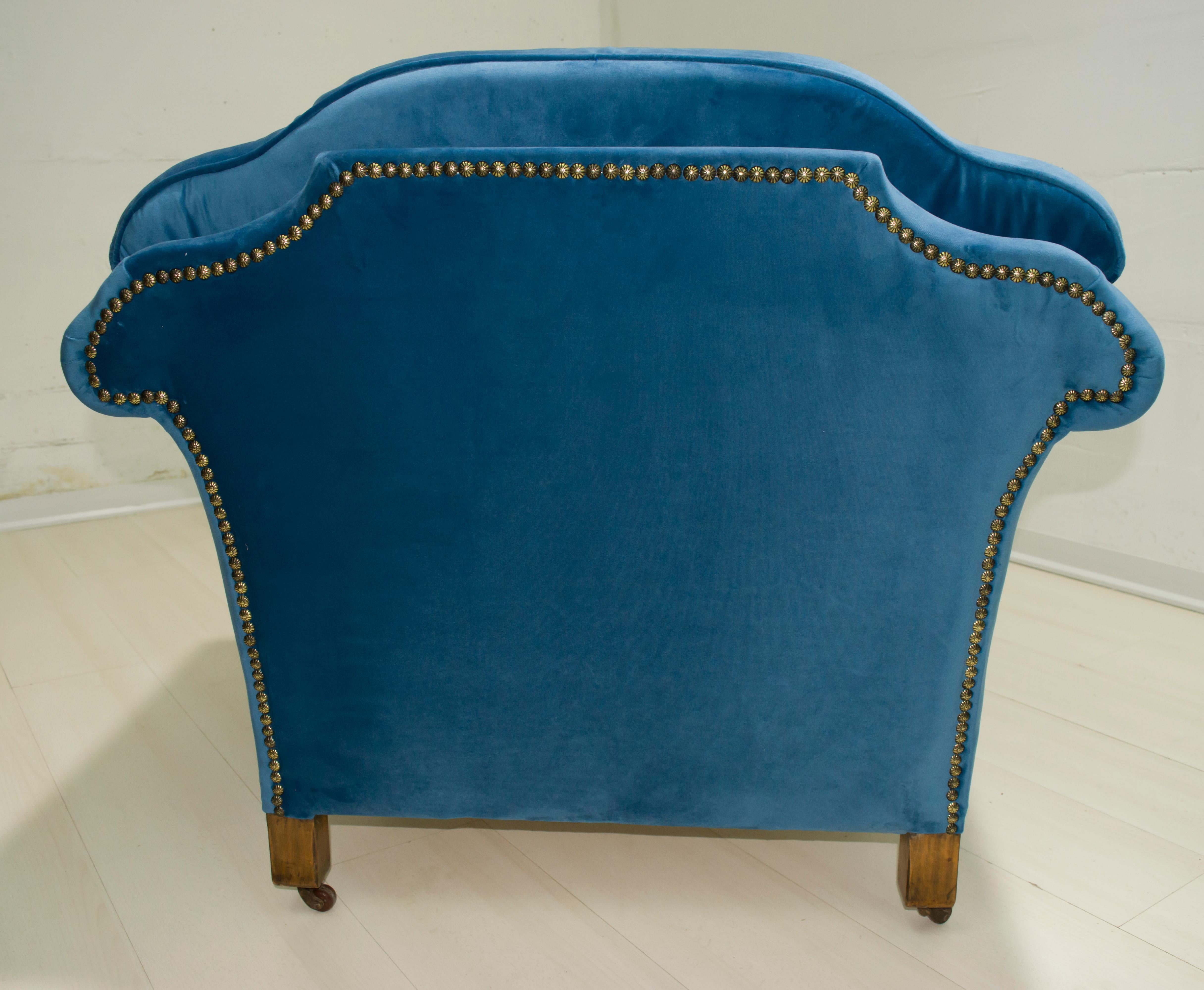 Pair of 19th Century Neo Renaissance Oak and Blue Velvet Italian Armchairs For Sale 6