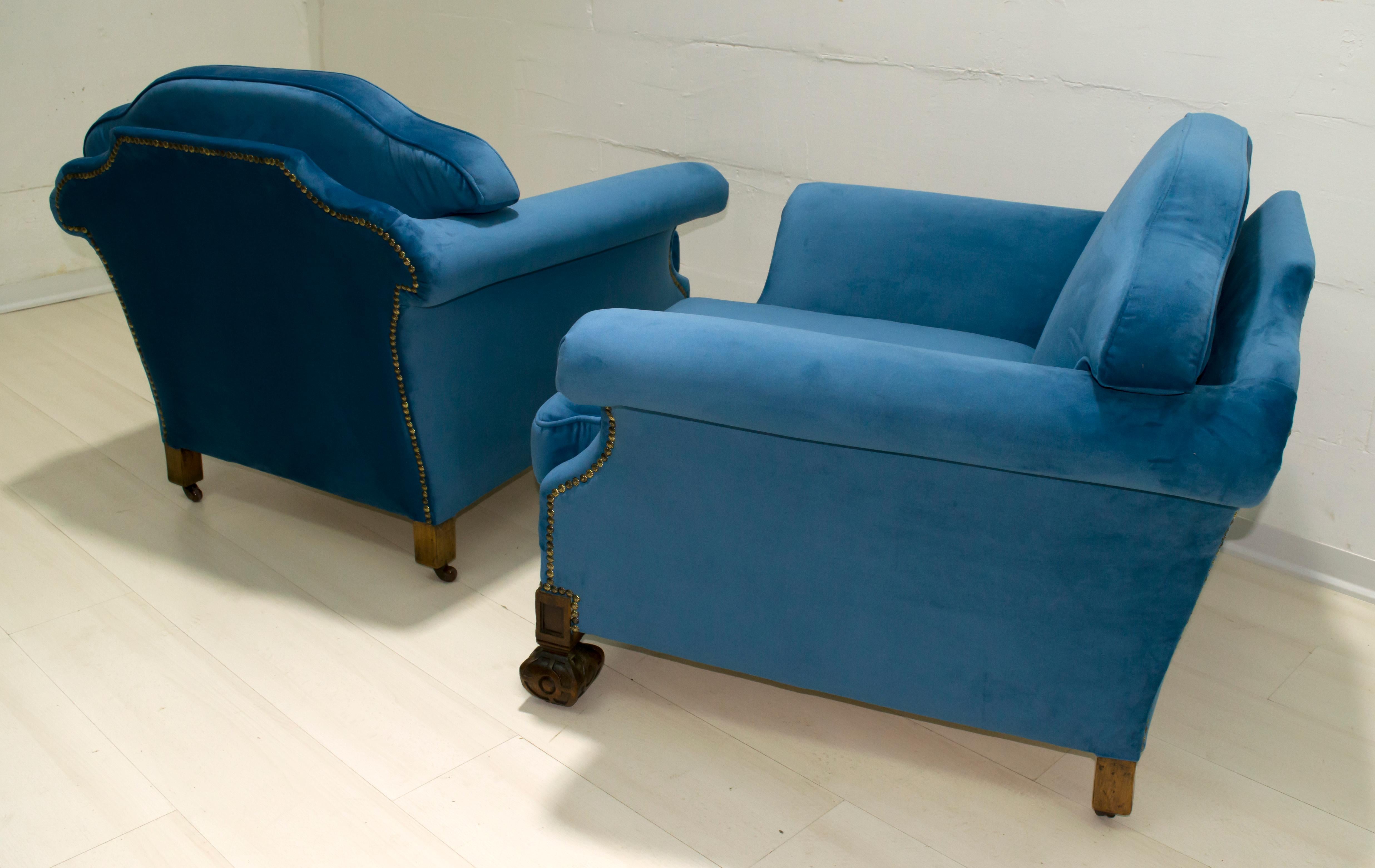 Neoclassical Revival Pair of 19th Century Neo Renaissance Oak and Blue Velvet Italian Armchairs For Sale