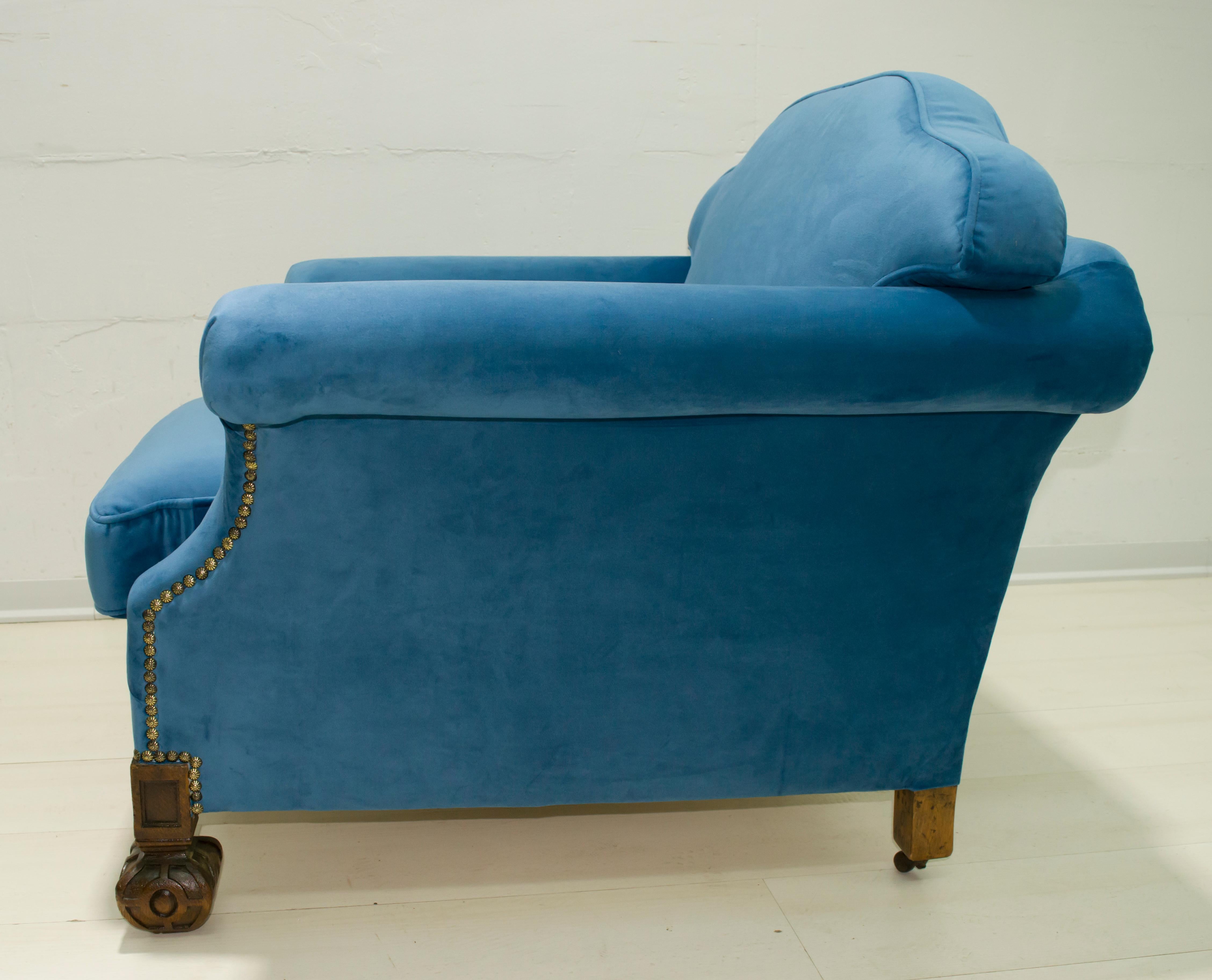 Pair of 19th Century Neo Renaissance Oak and Blue Velvet Italian Armchairs For Sale 2