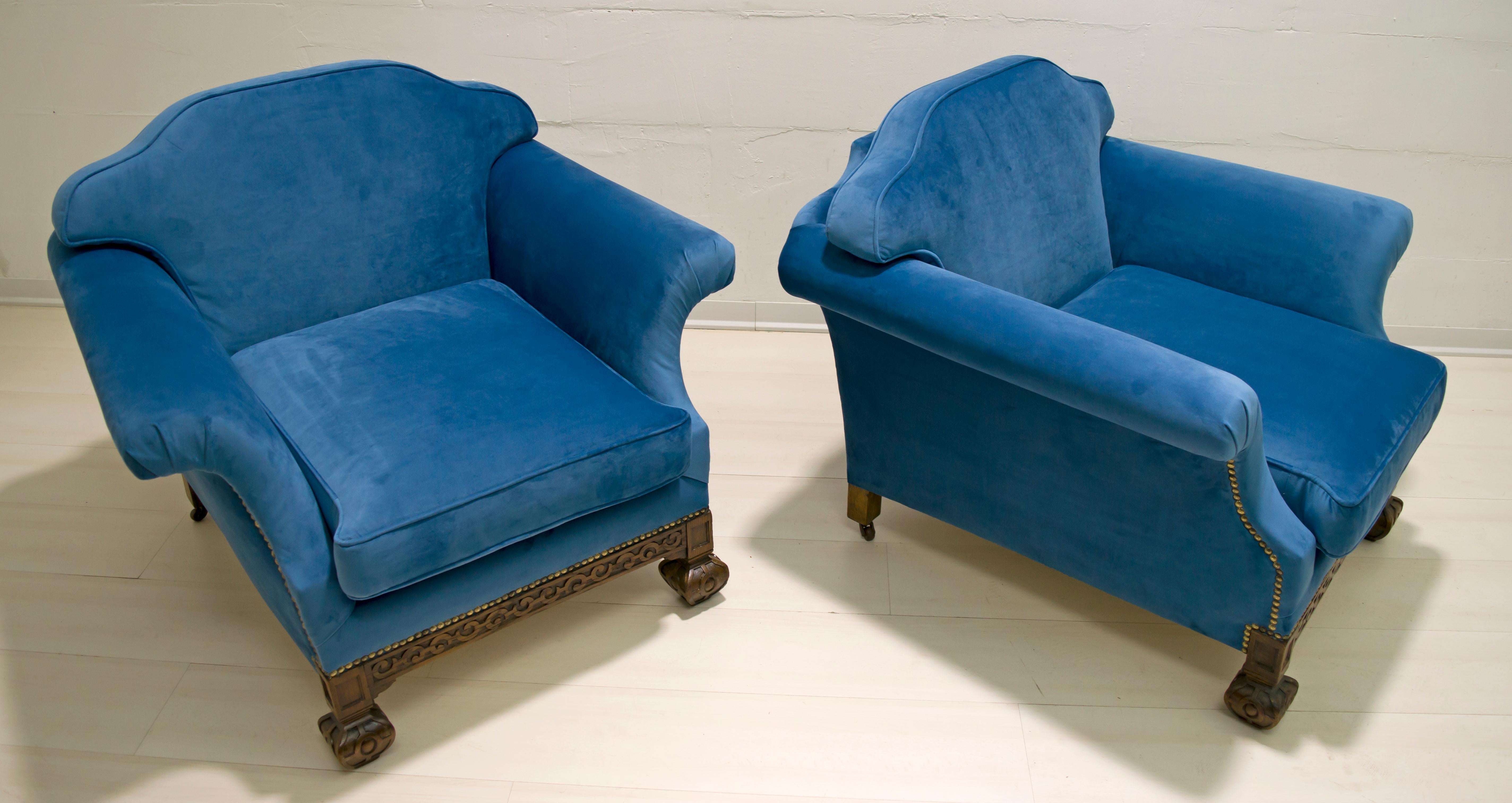 Pair of 19th Century Neo Renaissance Oak and Blue Velvet Italian Armchairs For Sale 4