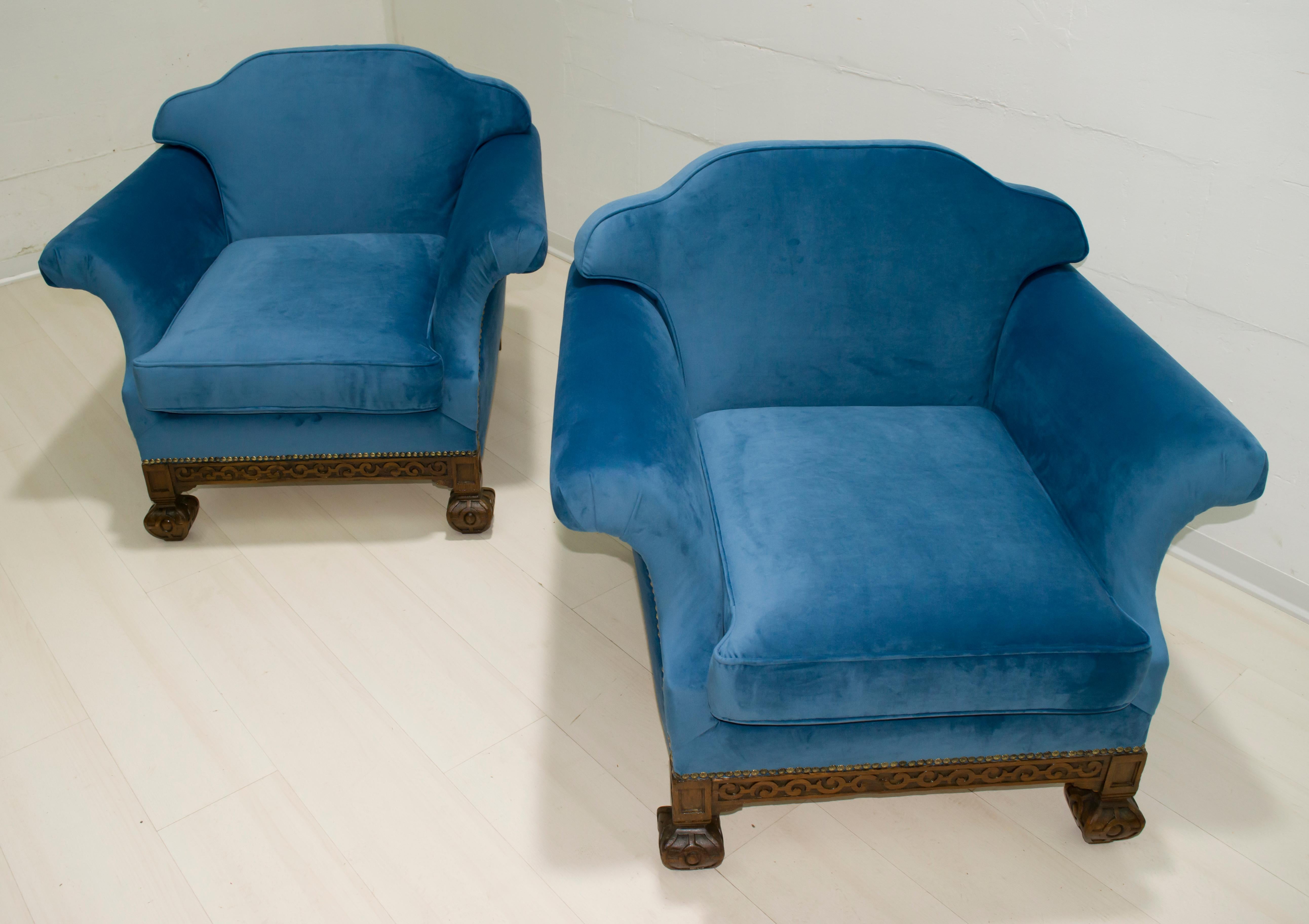 Pair of 19th Century Neo Renaissance Oak and Blue Velvet Italian Armchairs For Sale 5