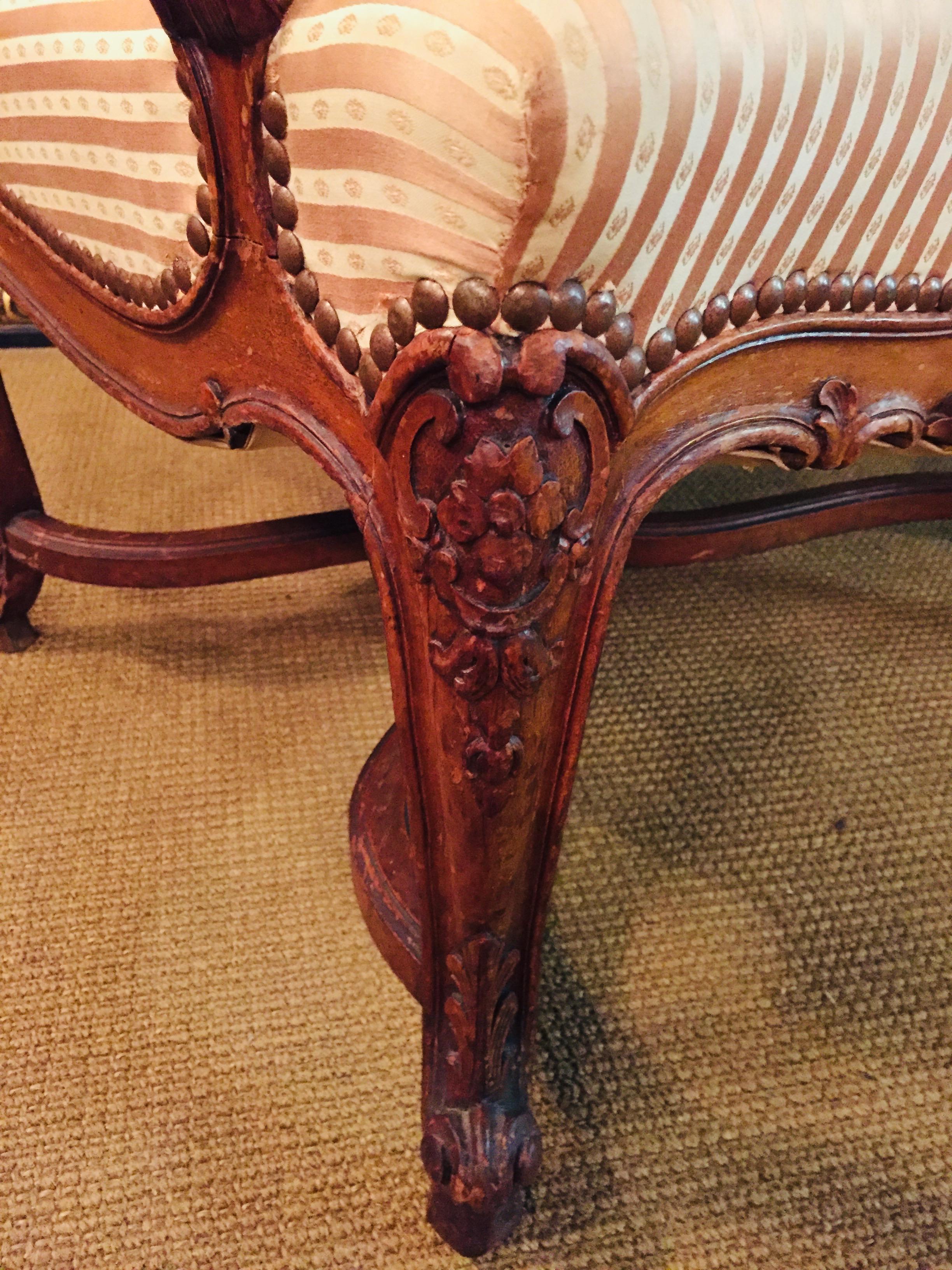 19th Century Neo Renaissance Set circa 1860 Carved Walnut 14