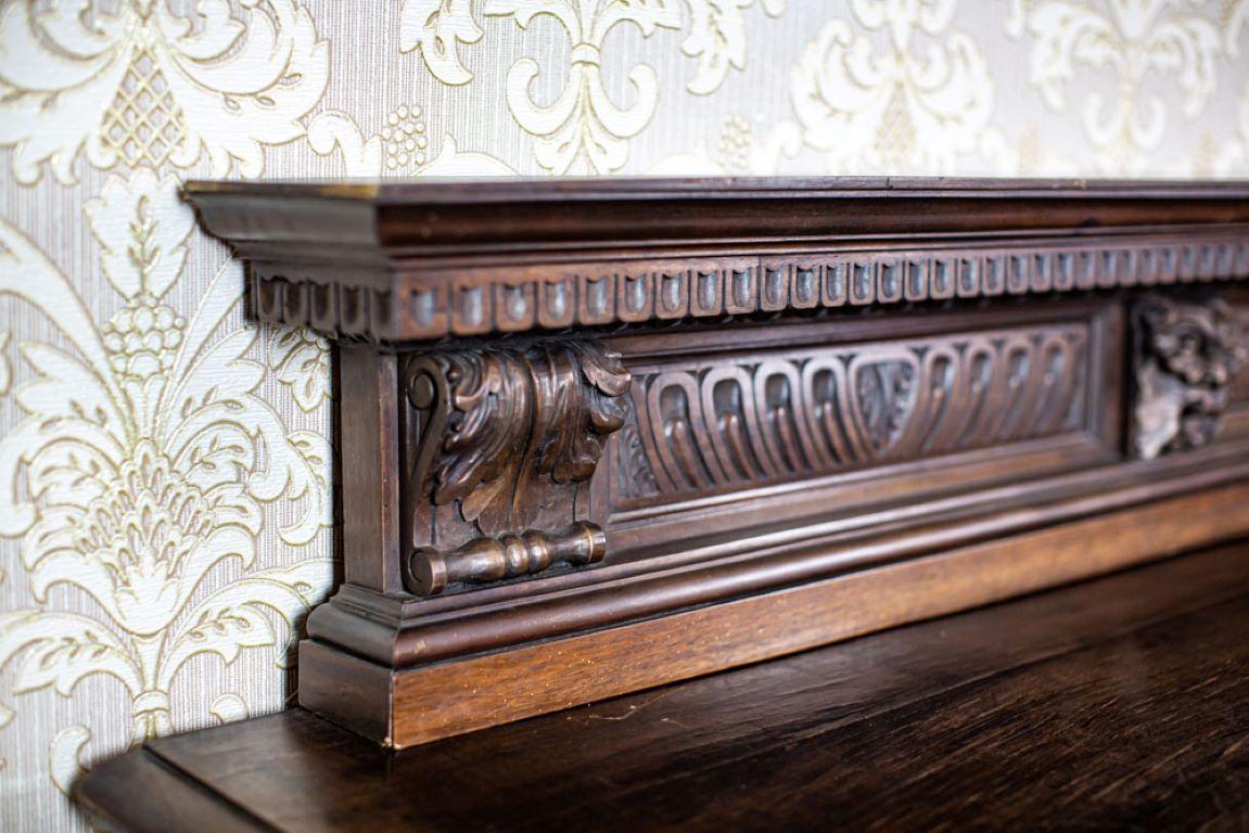 19th-Century Neo-Renaissance Oak Sideboard with Carved Decorative Elements For Sale 3