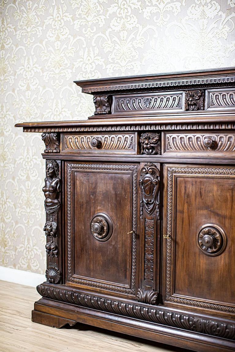 19th-Century Neo-Renaissance Oak Sideboard with Carved Decorative Elements In Good Condition For Sale In Opole, PL
