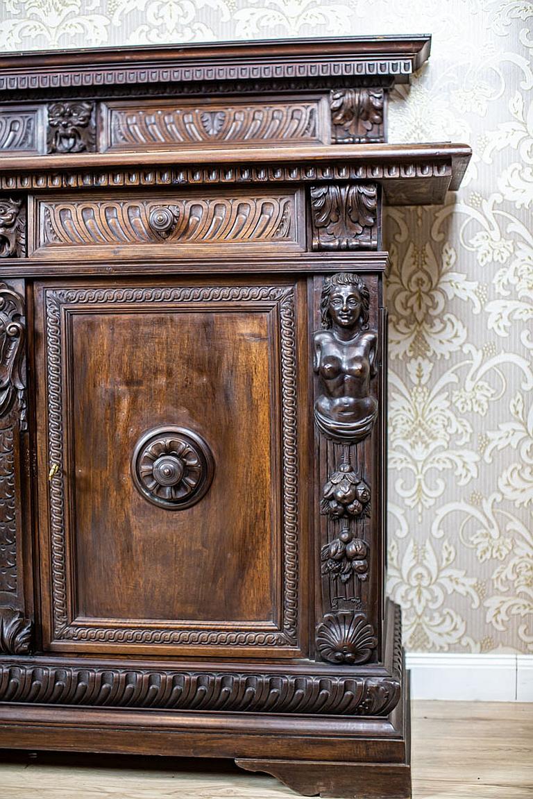 19th-Century Neo-Renaissance Oak Sideboard with Carved Decorative Elements For Sale 2