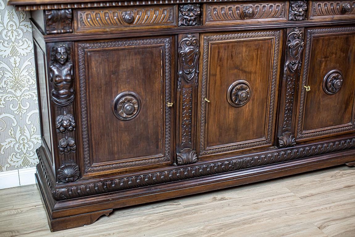 19th Century 19th-Century Neo-Renaissance Oak Sideboard with Carved Decorative Elements For Sale