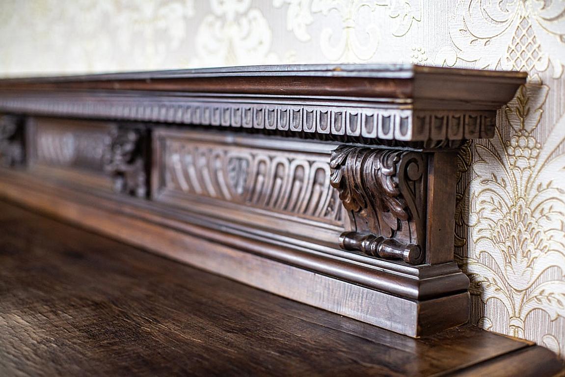 19th-Century Neo-Renaissance Oak Sideboard with Carved Decorative Elements For Sale 4