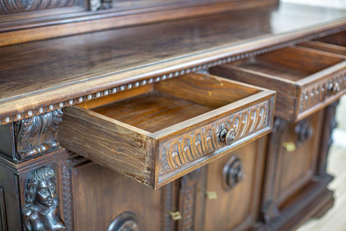 19th-Century Neo-Renaissance Oak Sideboard with Carved Decorative Elements For Sale 8