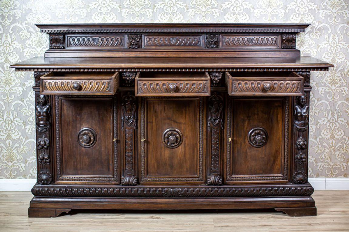 Renaissance Revival 19th-Century Neo-Renaissance Oak Sideboard with Carved Decorative Elements For Sale