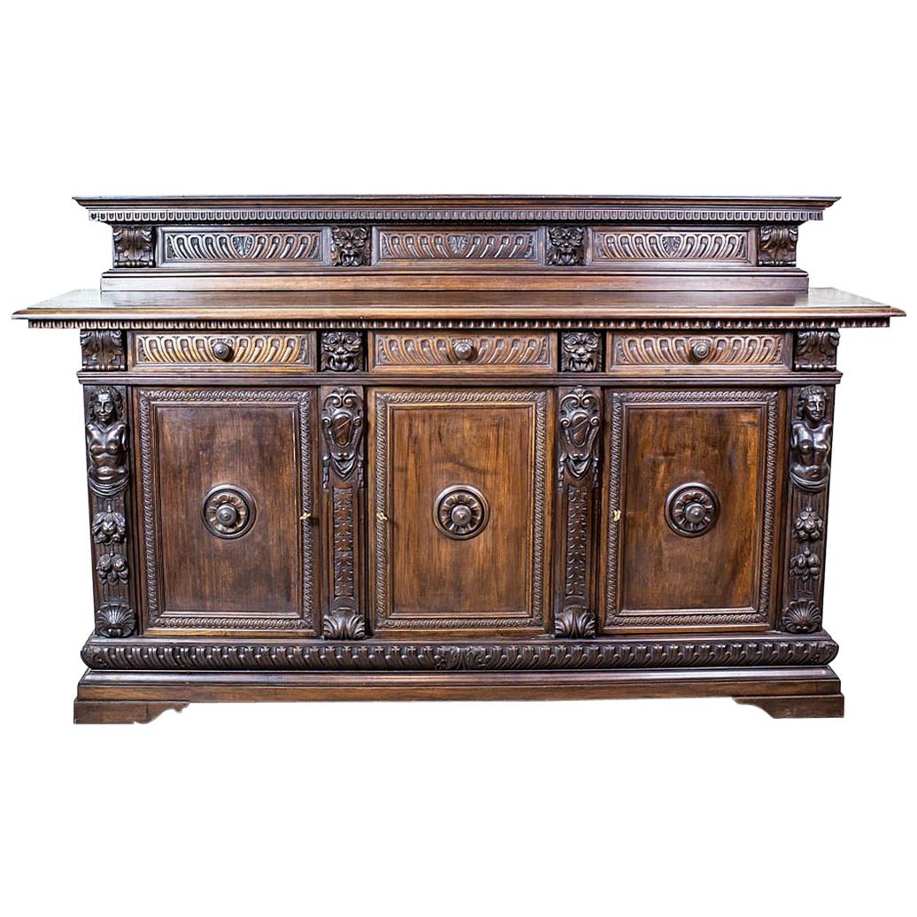19th-Century Neo-Renaissance Oak Sideboard with Carved Decorative Elements For Sale