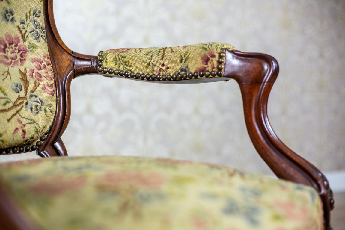 Barock-Sessel des 19. Jahrhunderts mit geblümter Polsterung und Sitz (Holz) im Angebot