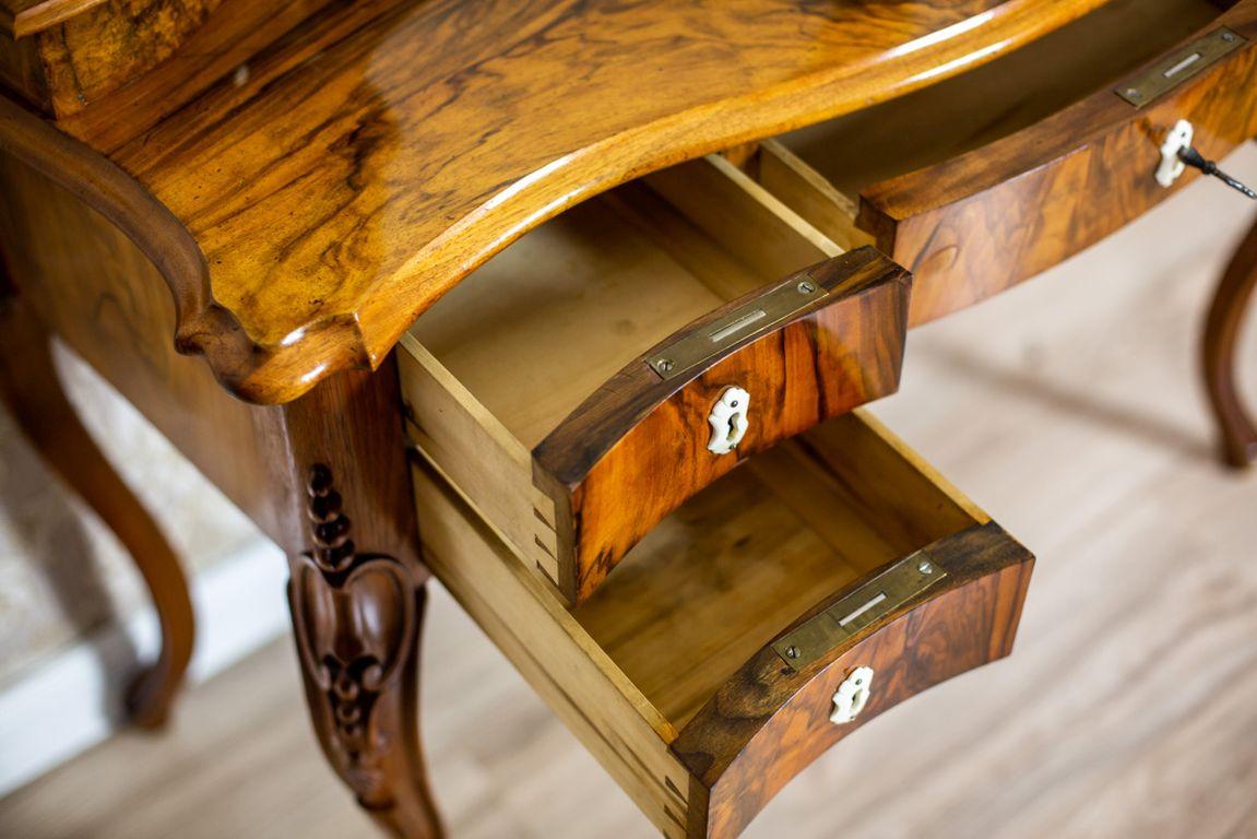 19th Century Neo-Rococo Walnut Vanity Table 4