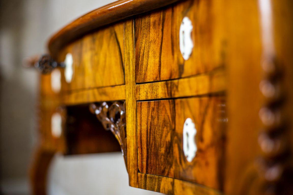 19th Century Neo-Rococo Walnut Vanity Table 5