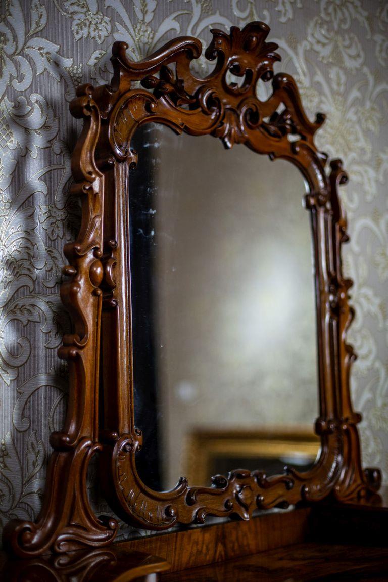French 19th Century Neo-Rococo Walnut Vanity Table