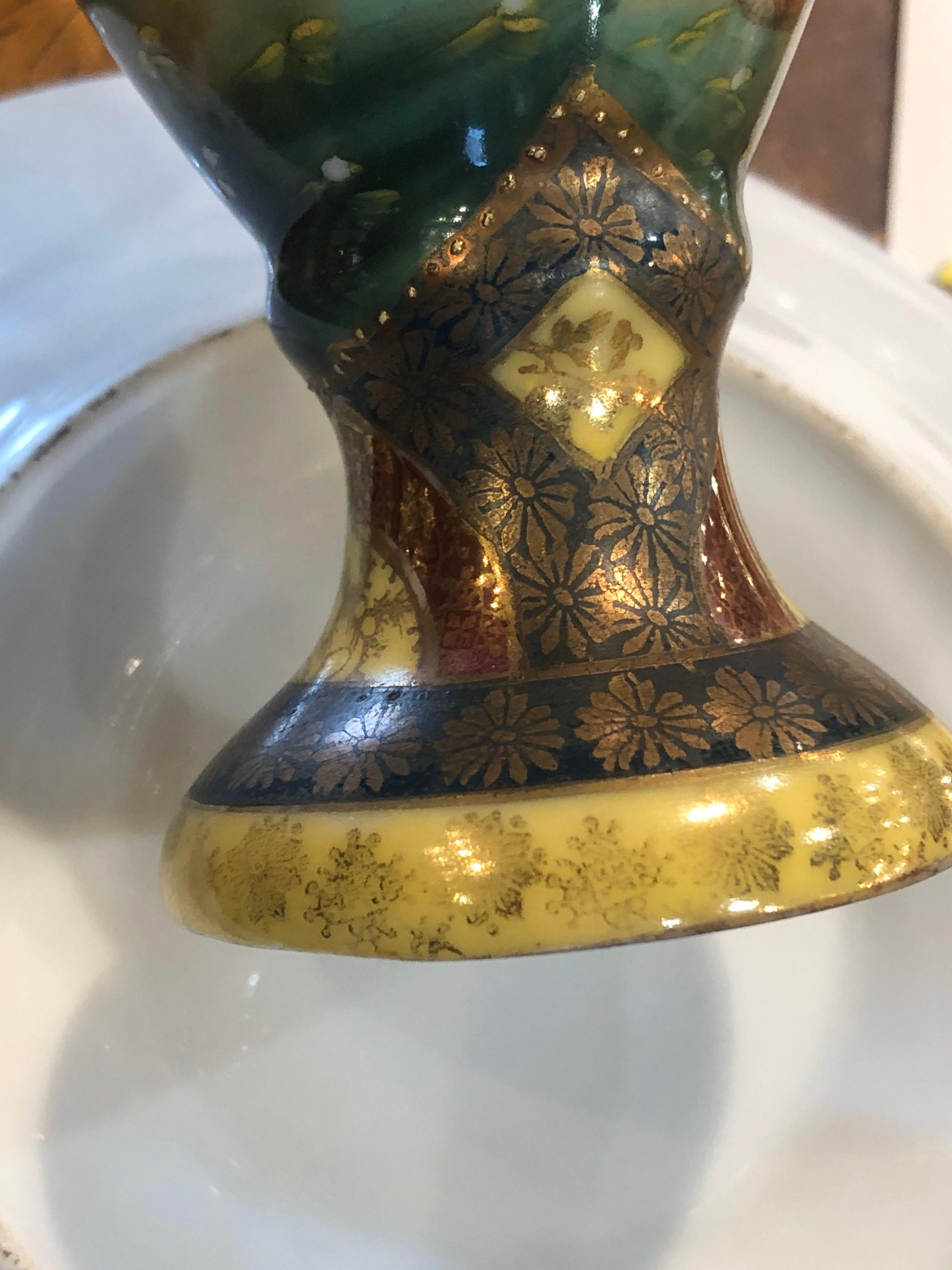Vasi in porcellana neoclassica dell'Austria Vienna del XIX secolo con piatto, anni '80 del XIX secolo 5