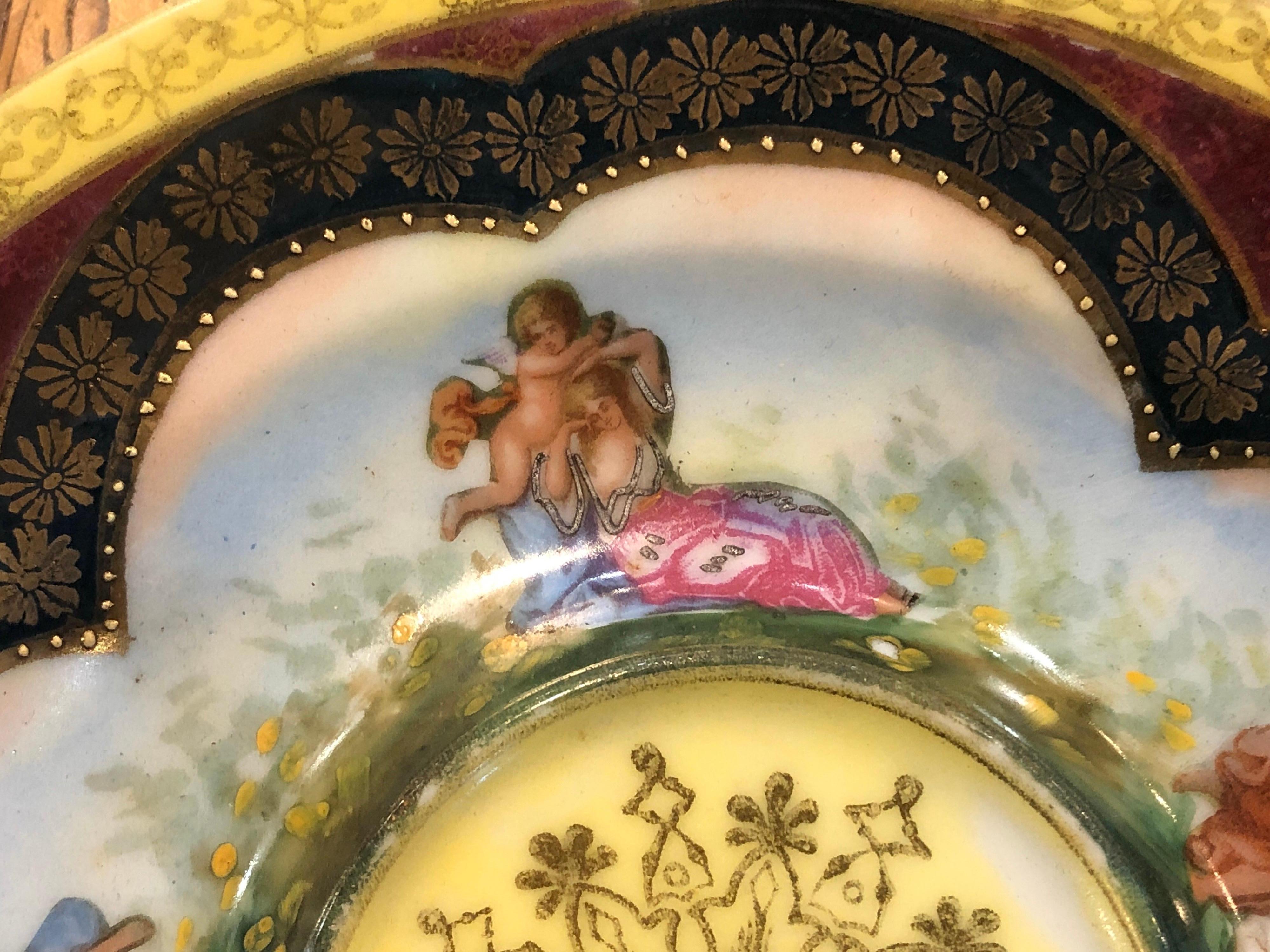 Vasi in porcellana neoclassica dell'Austria Vienna del XIX secolo con piatto, anni '80 del XIX secolo 1