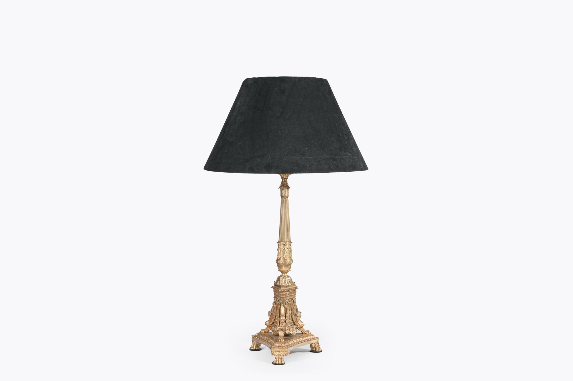 Néoclassique Lampe de table néoclassique en laiton du XIXe siècle en vente