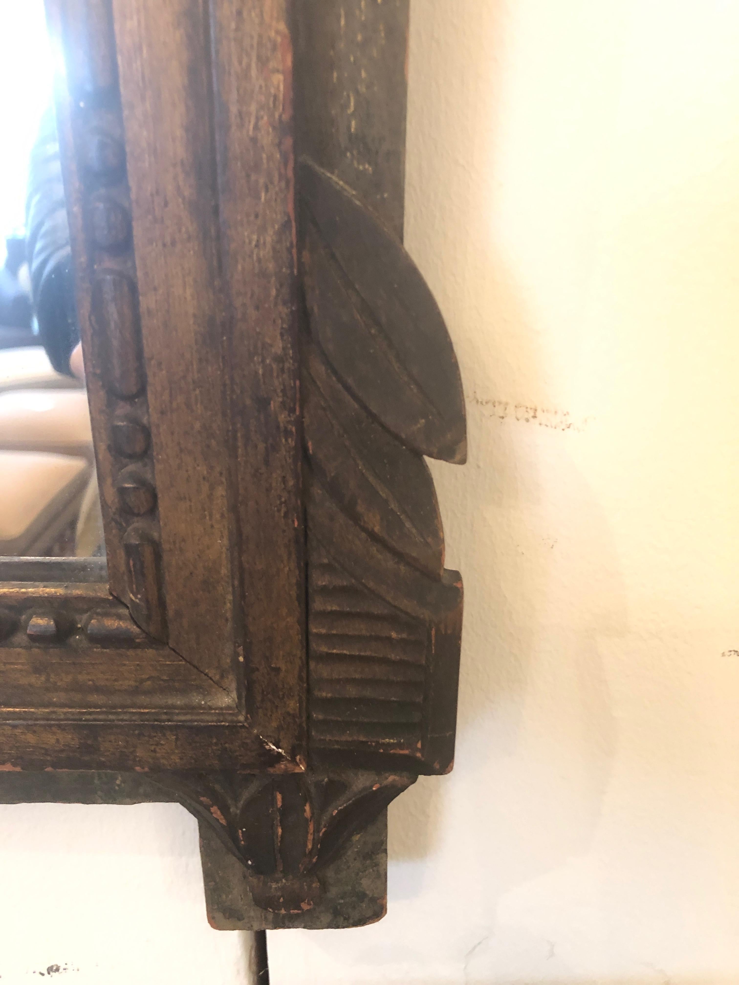 Legno dorato Specchio neoclassico in legno dorato intagliato del XIX secolo con mandolino in vendita