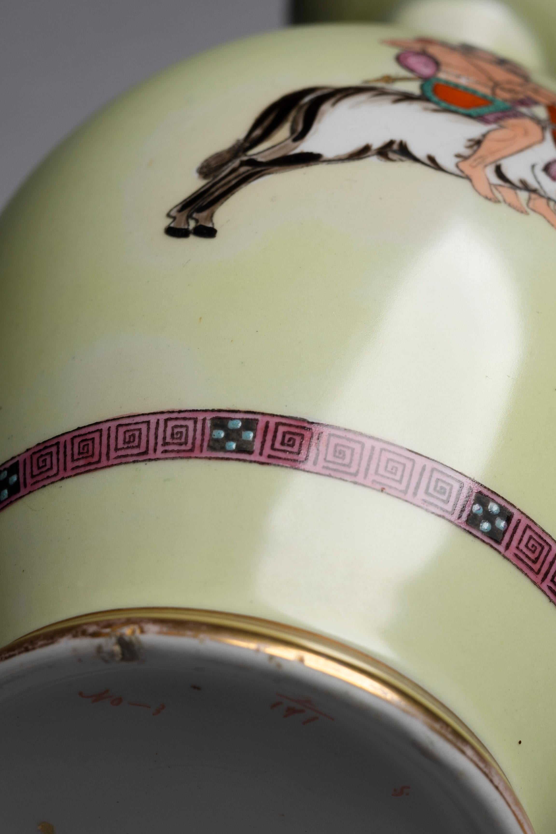 Neoklassische Celadon-Vase aus dem 19. im Angebot 2