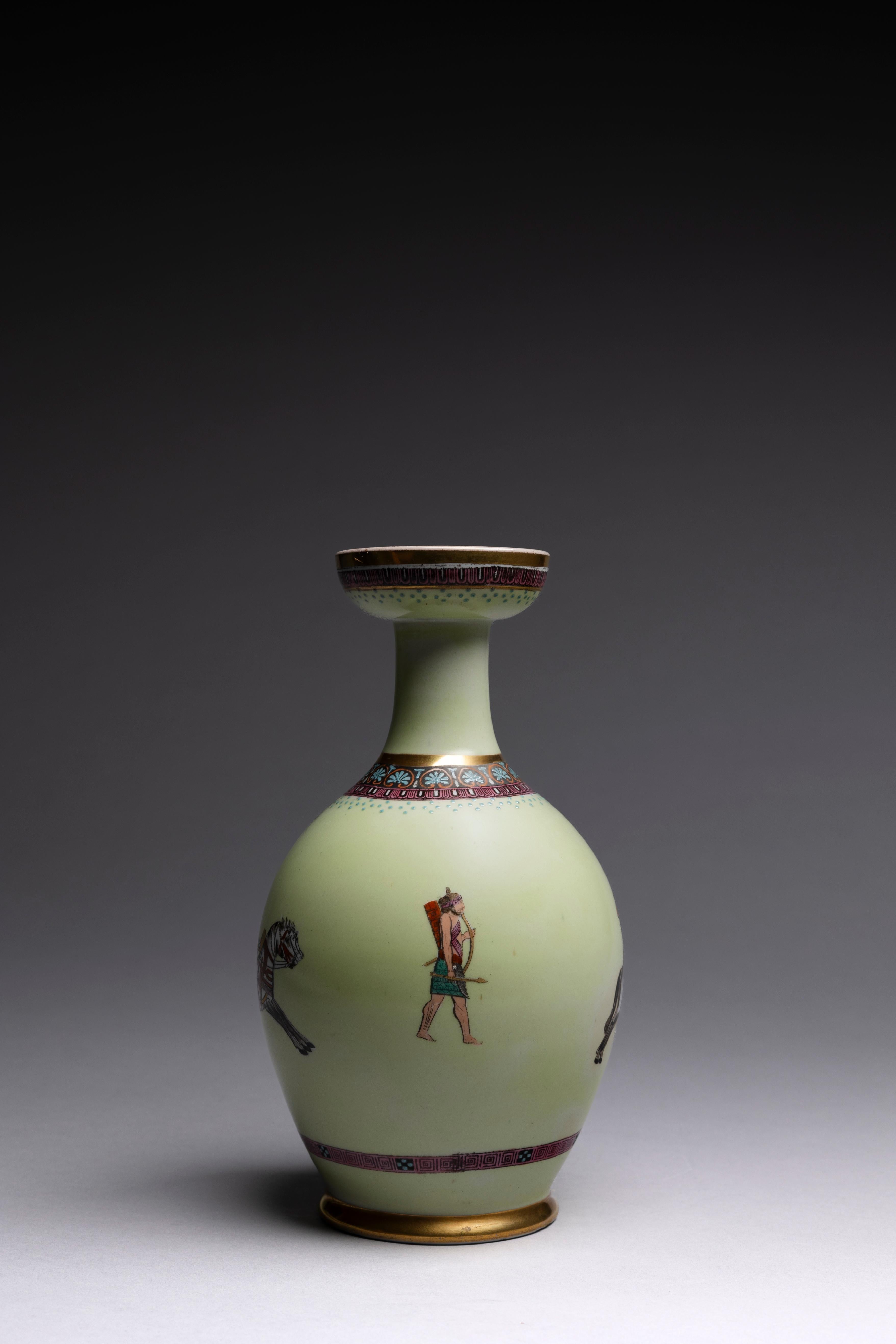Neoklassische Celadon-Vase aus dem 19. (Vergoldet) im Angebot