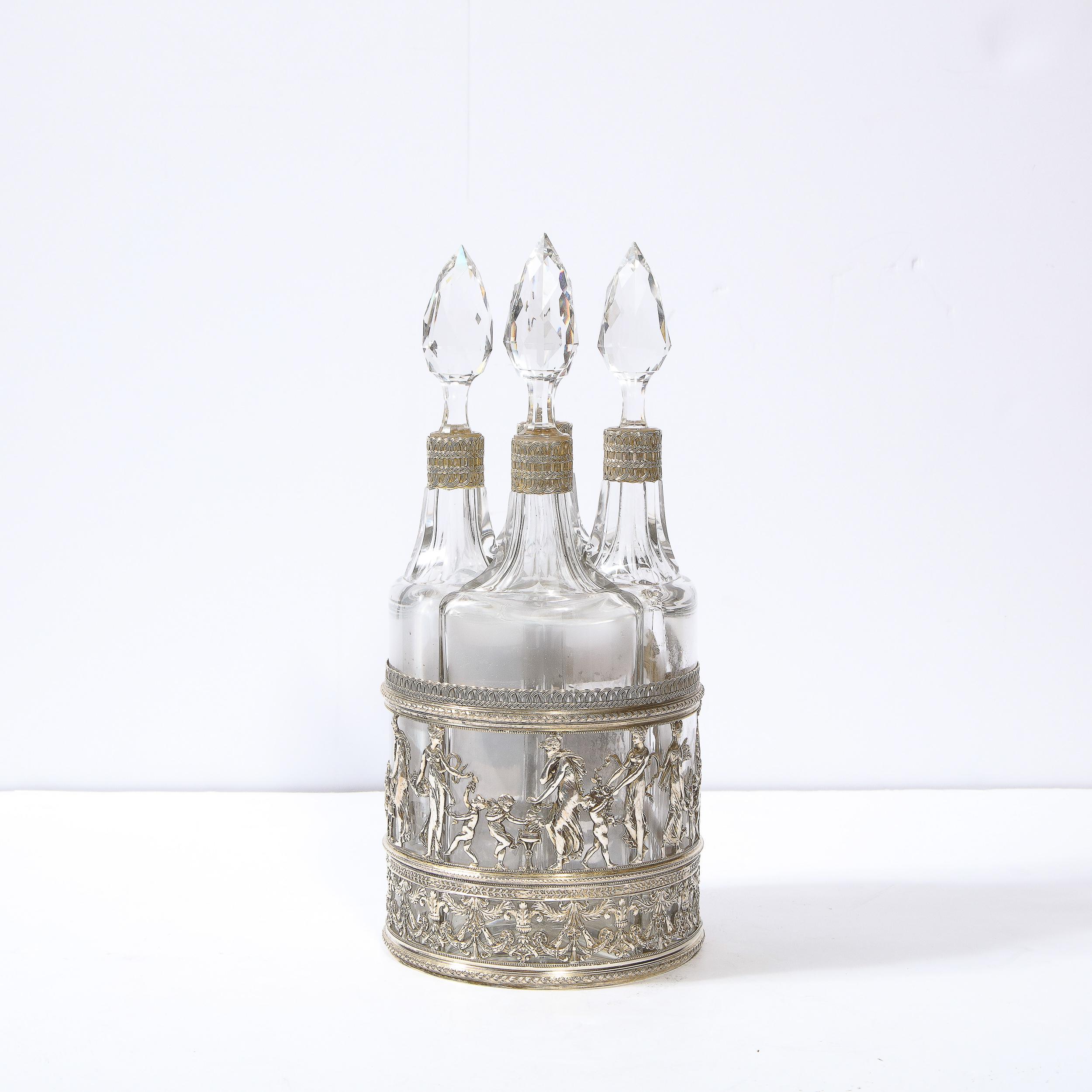 Neoklassizistisches Dekanter-Set aus geschliffenem Kristall und figurativem Silberblech, 19. Jahrhundert im Angebot 2