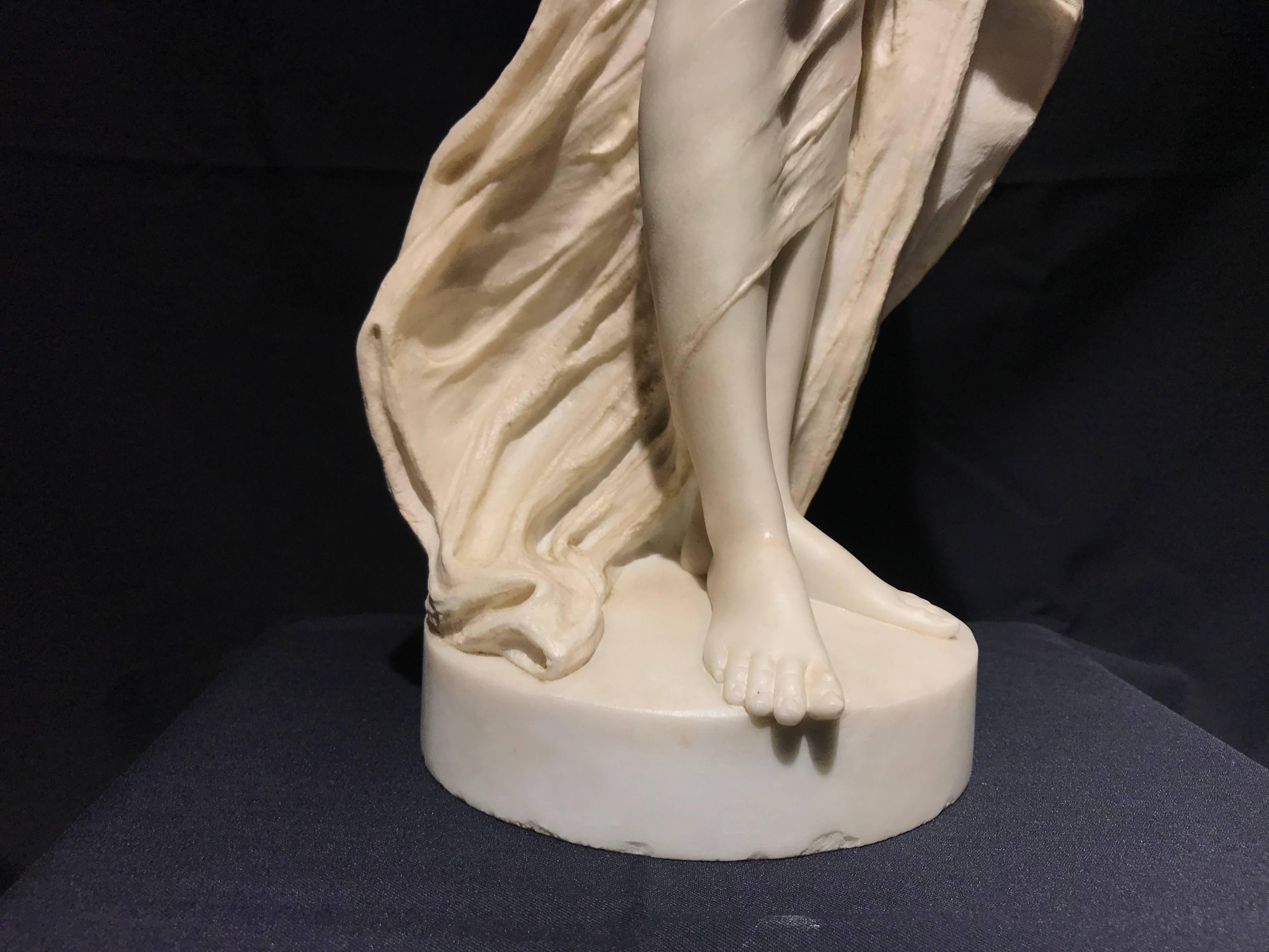 19th Century Neoclassical Italian White Marble Sculpture of Nymph In Excellent Condition In Roma, IT