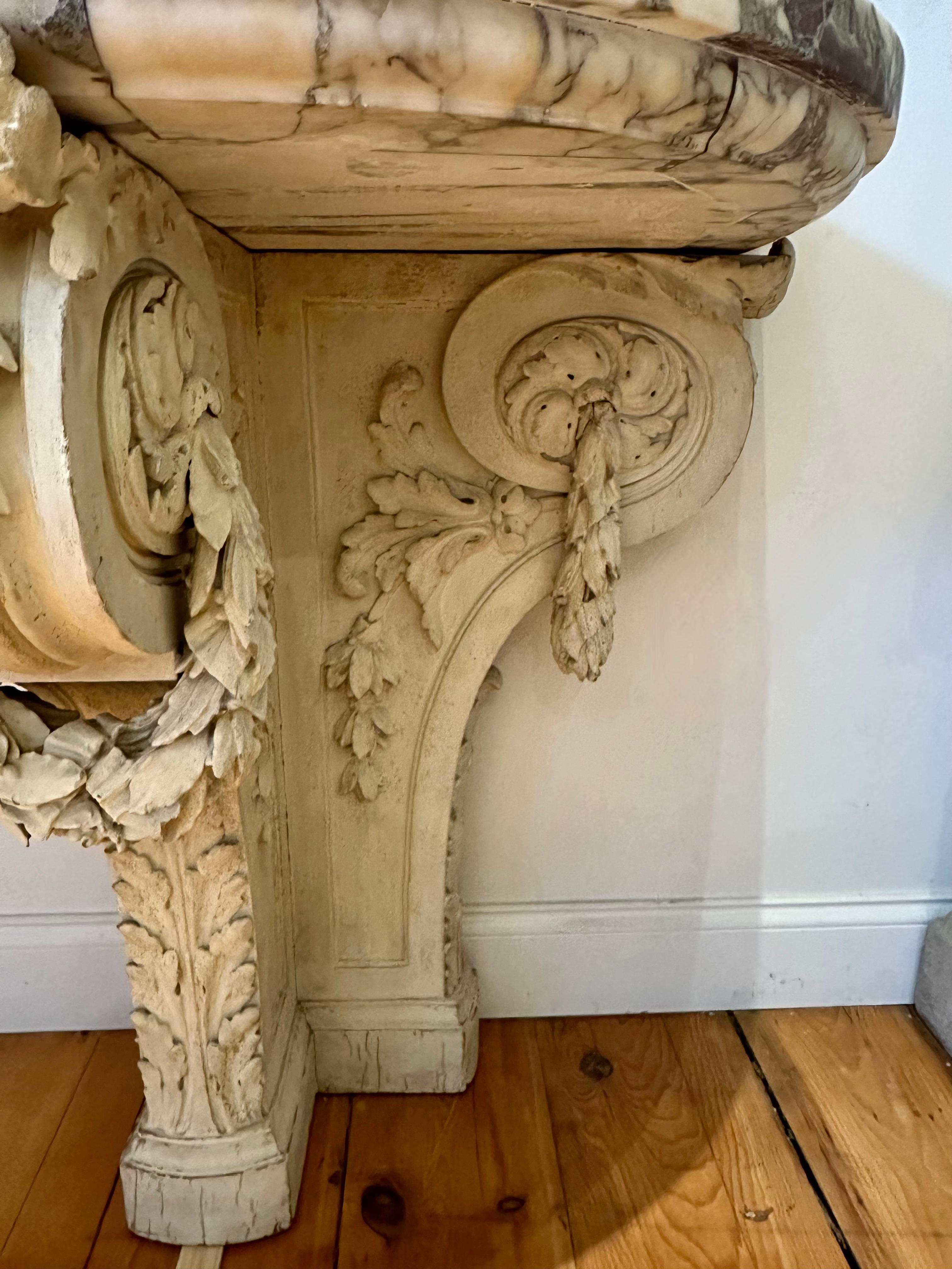 Neoklassischer Konsolentisch aus Marmor und geschnitztem Holz des 19. im Zustand „Gut“ im Angebot in Essex, MA