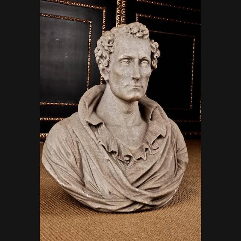 Great Thorwaldsen bust.
Marble figure of the sculptor Thorwaldsen
Extremely expressive characterization, which, in an extraordinary detail, also reflects the facial expressions of his head. The sculpture should once have been placed in the niche of