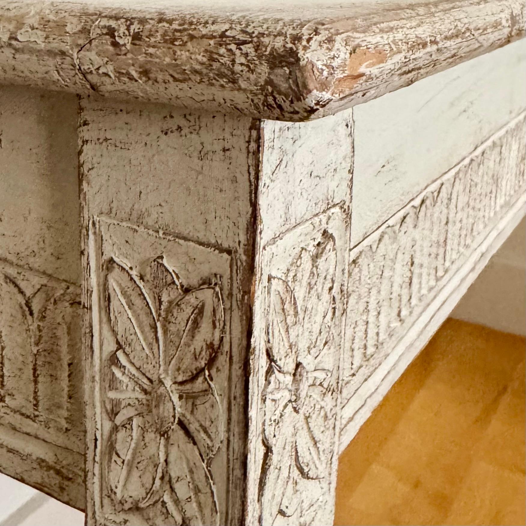 19th Century Neoclassical Painted Side Table With Reeded Decor And Tapered Legs For Sale 6