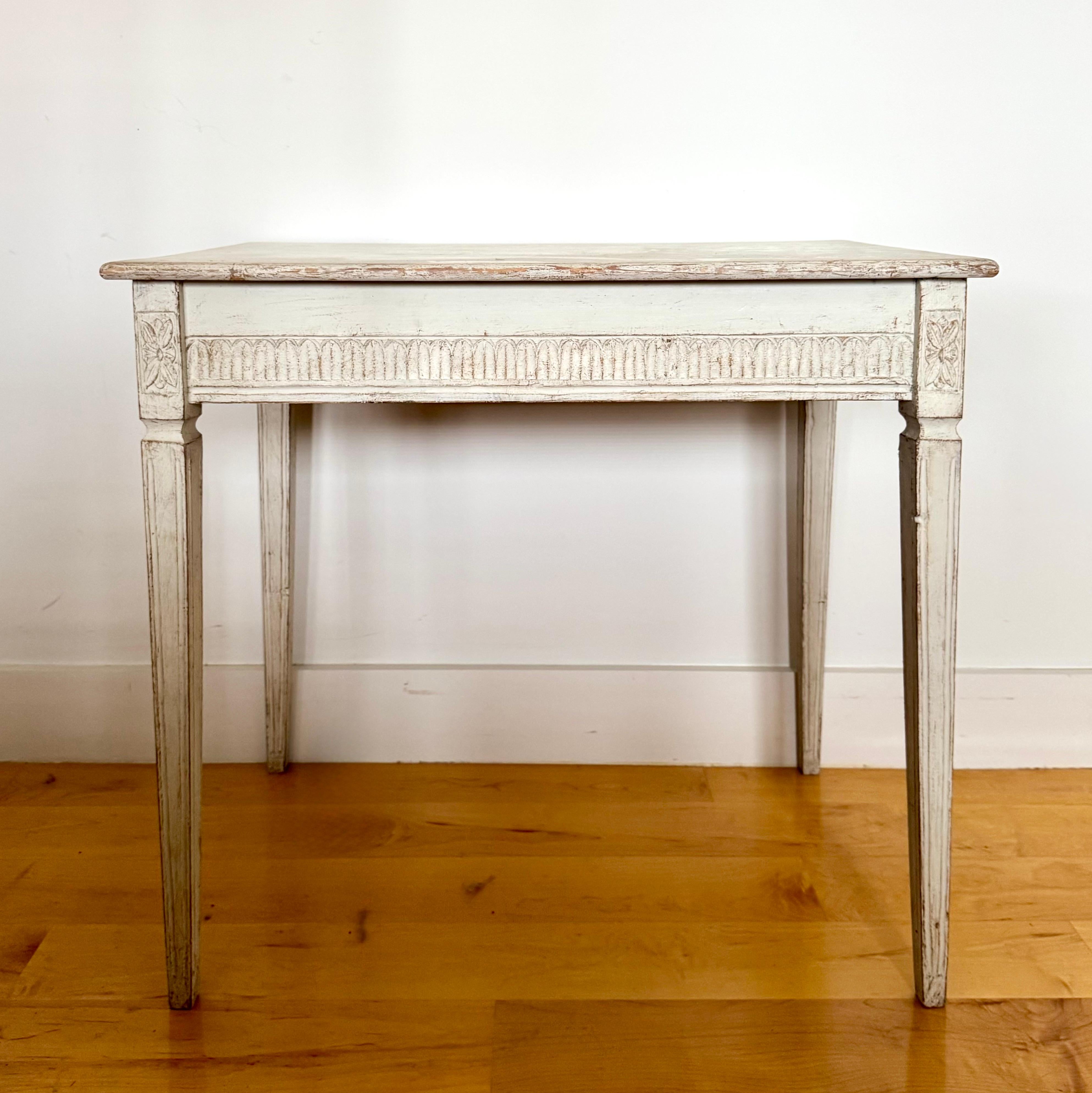 Swedish 19th Century Neoclassical Painted Side Table With Reeded Decor And Tapered Legs For Sale