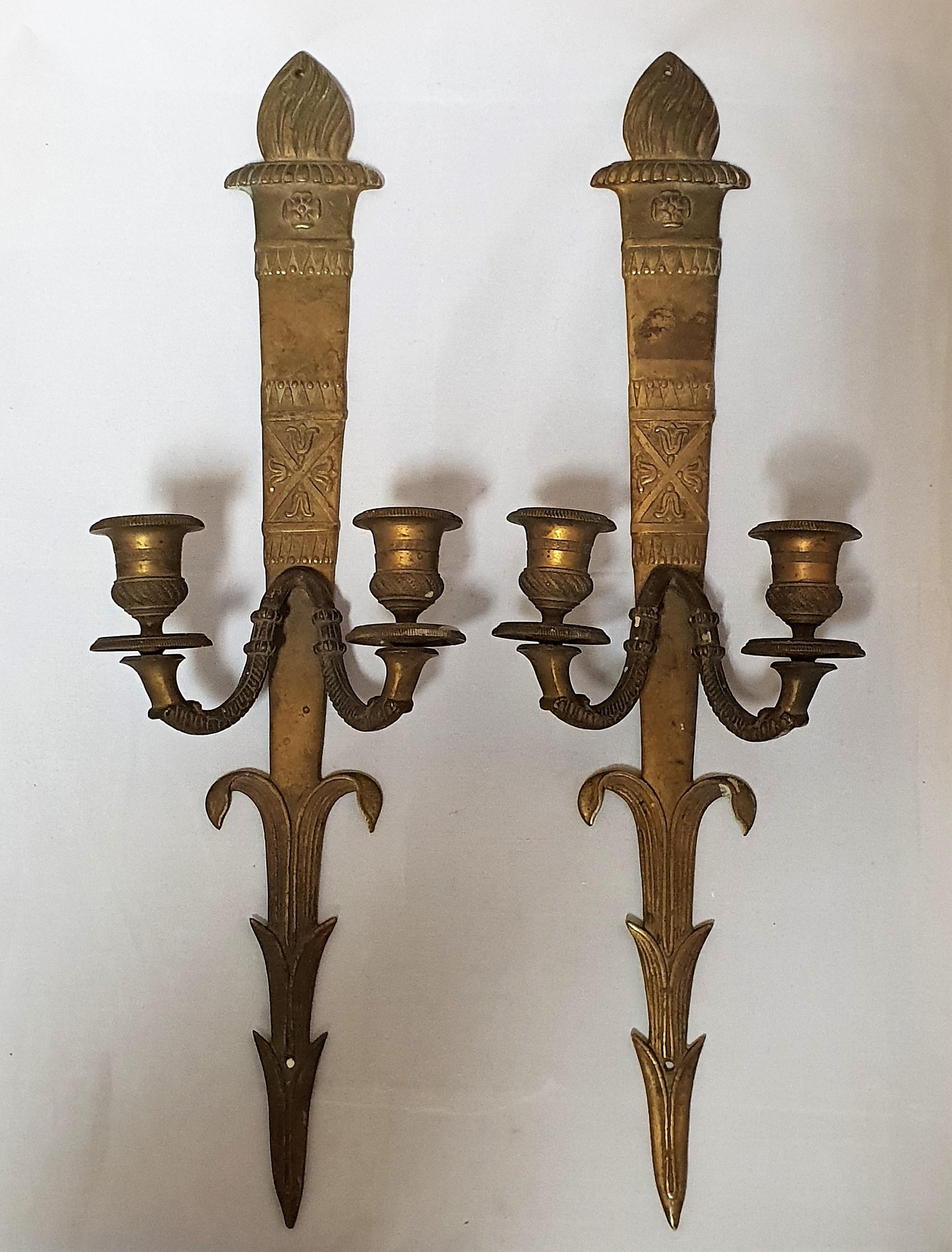 A nice pair of gilt bronze appliques with two lights.
To be cleaned but with nice gilt.