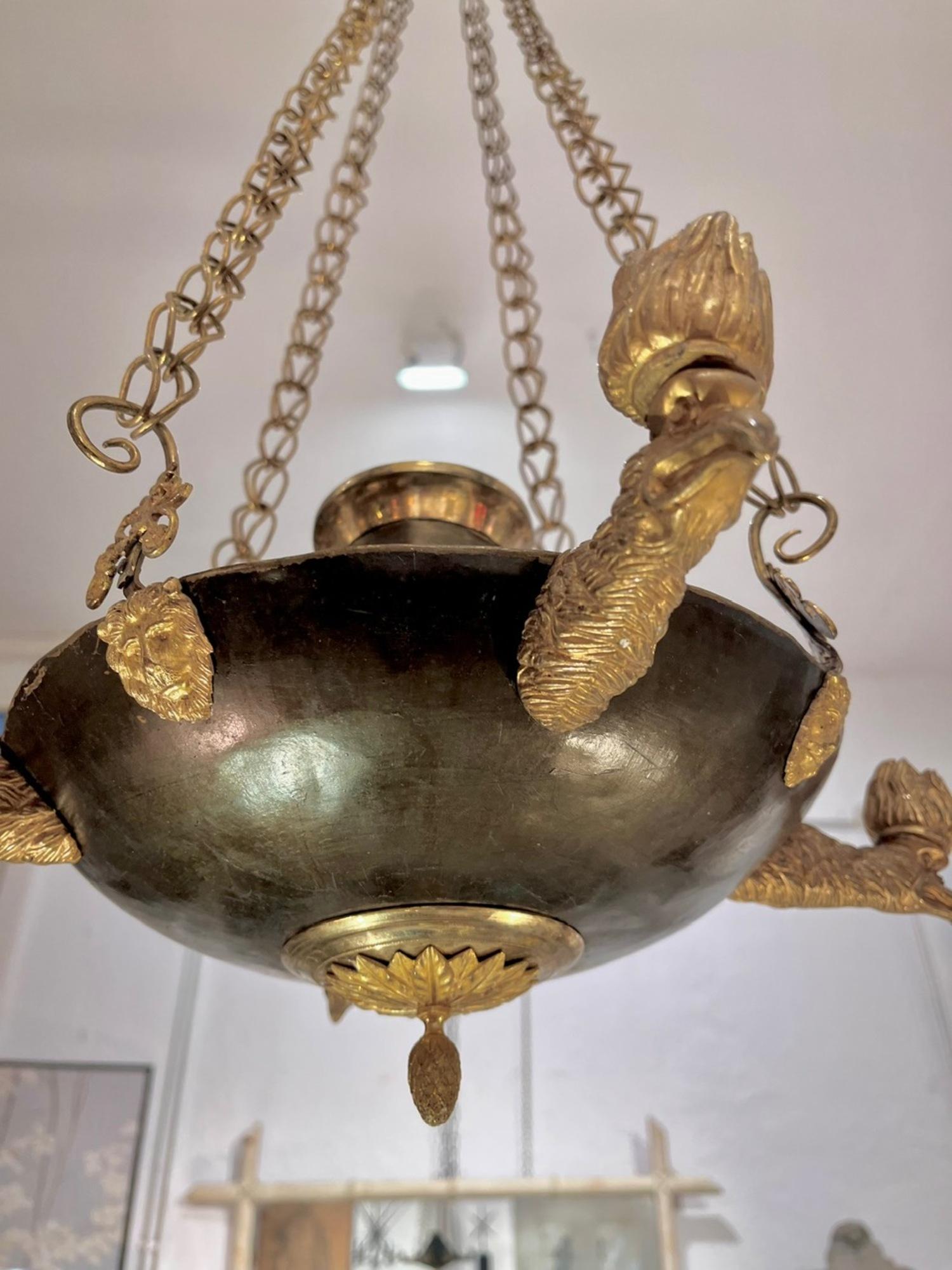 Candelabro neoclásico de bronce patinado del siglo XIX en venta 3