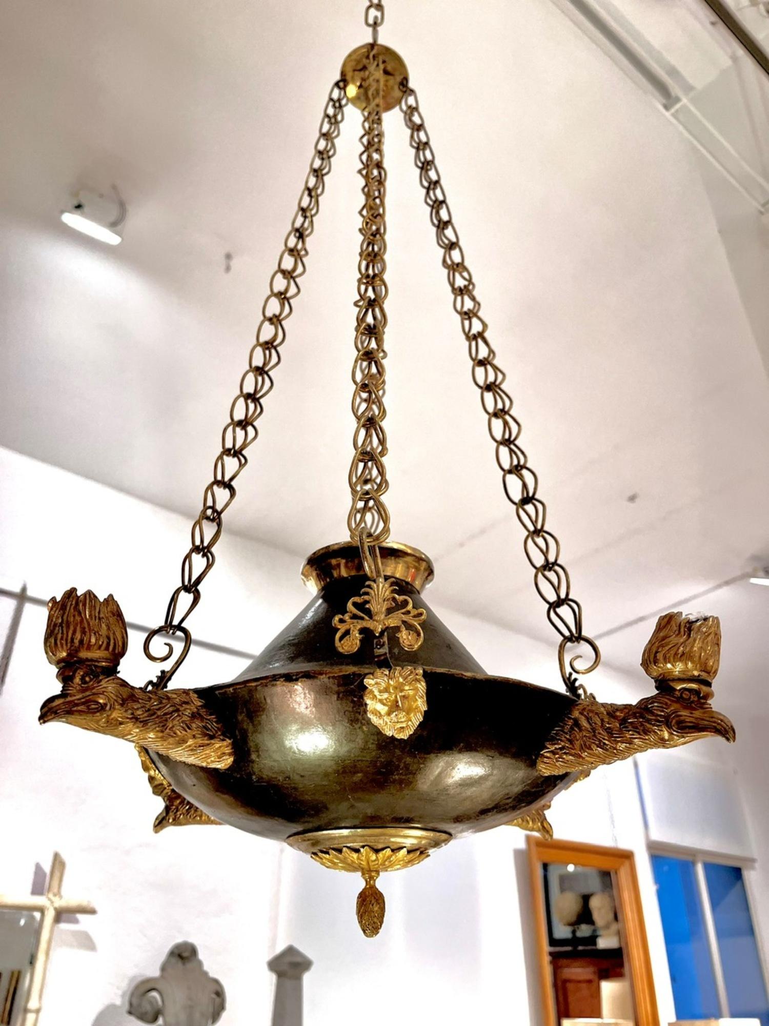 Candelabro neoclásico de bronce patinado del siglo XIX en venta 4