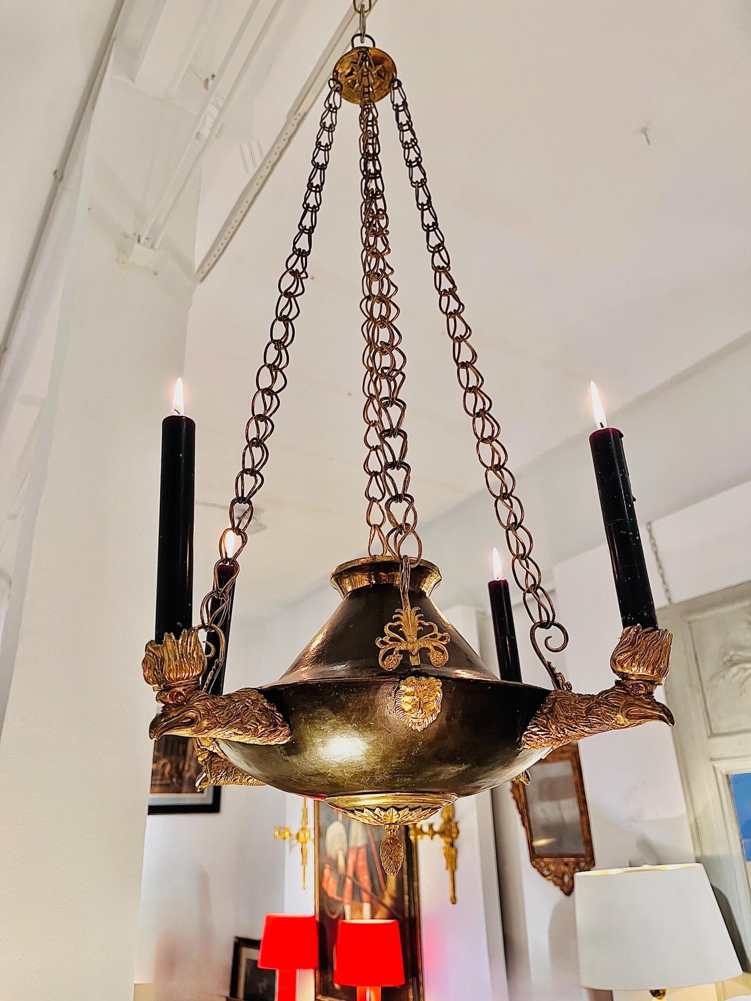 Candelabro neoclásico de bronce patinado del siglo XIX en venta 5