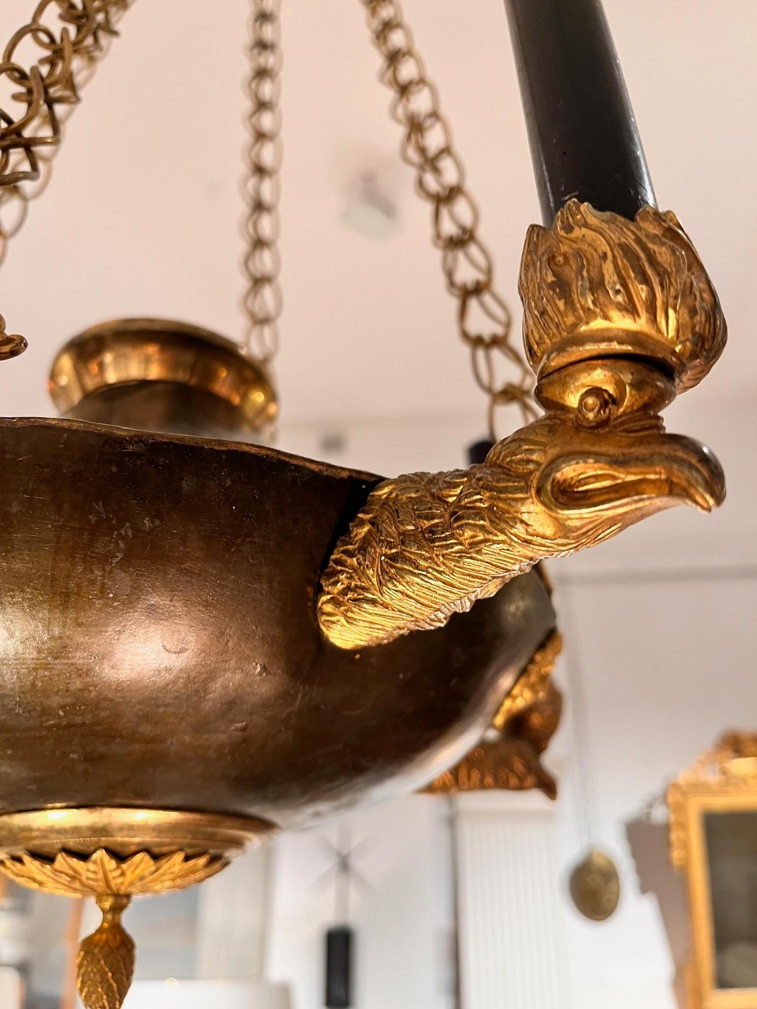 Candelabro neoclásico de bronce patinado del siglo XIX en venta 7