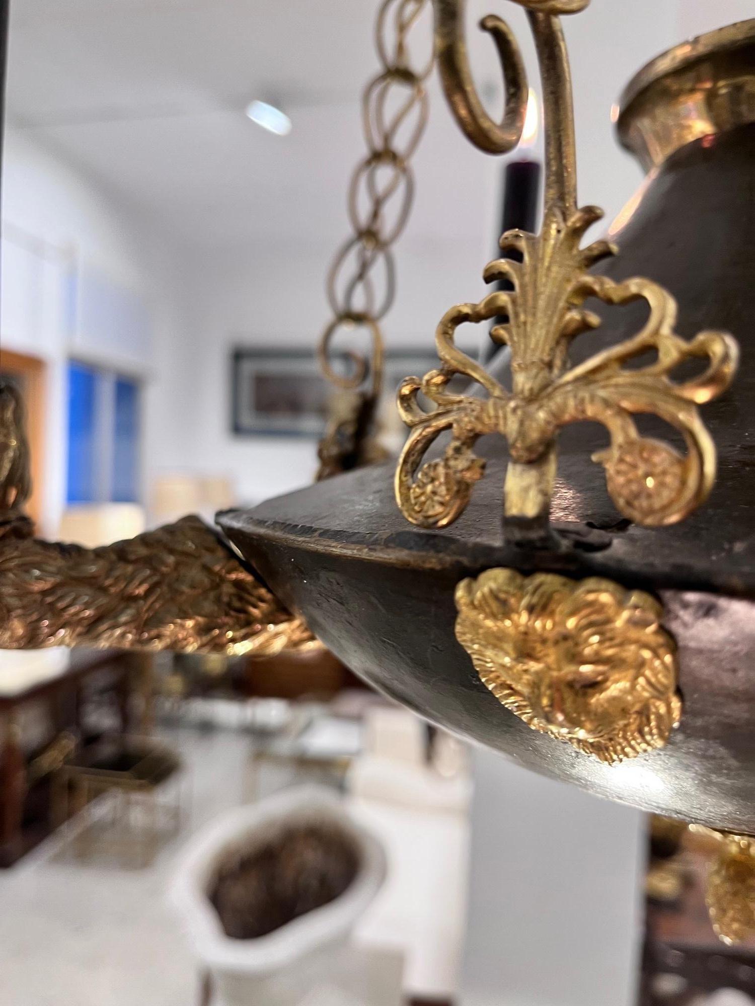 Candelabro neoclásico de bronce patinado del siglo XIX en venta 12