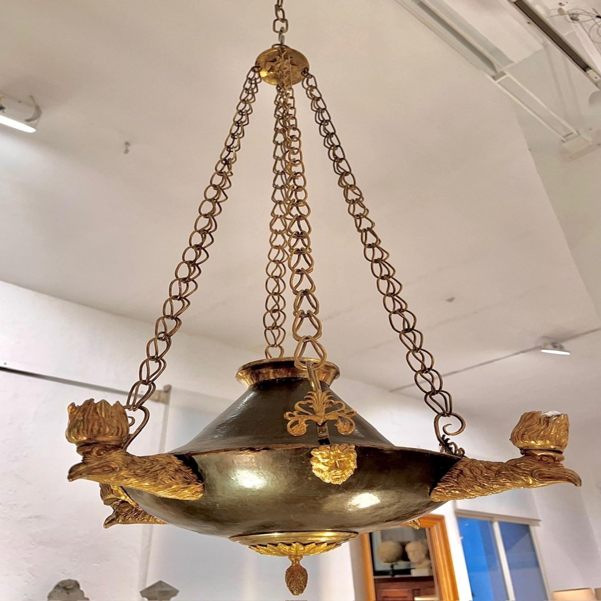 Candelabro neoclásico de bronce patinado del siglo XIX en venta 13