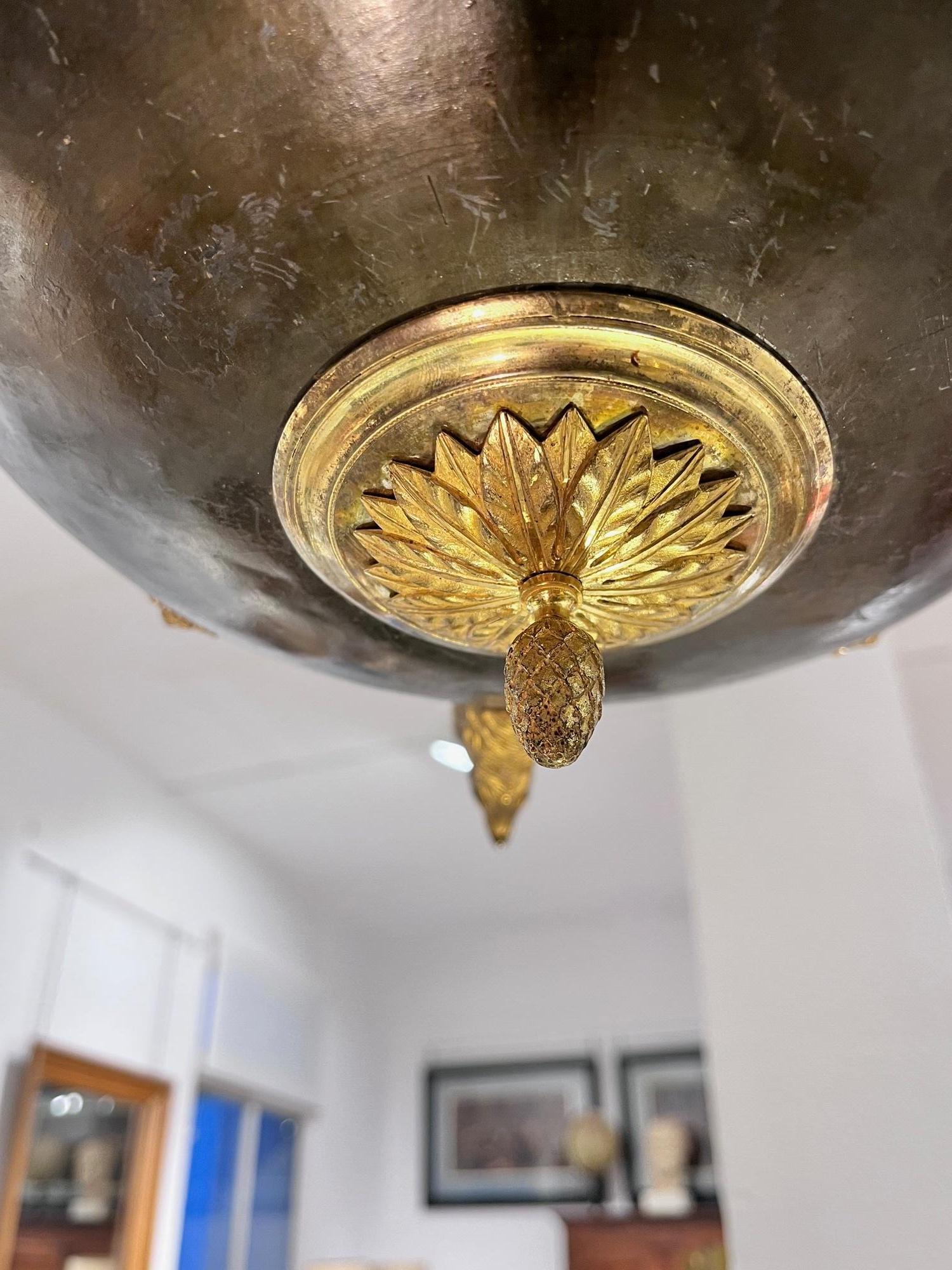 Candelabro neoclásico de bronce patinado del siglo XIX Ebonizado en venta