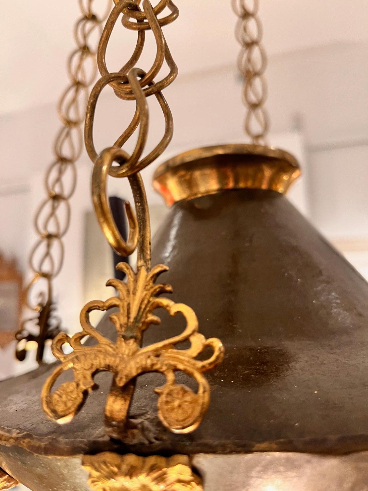 Candelabro neoclásico de bronce patinado del siglo XIX en venta 2