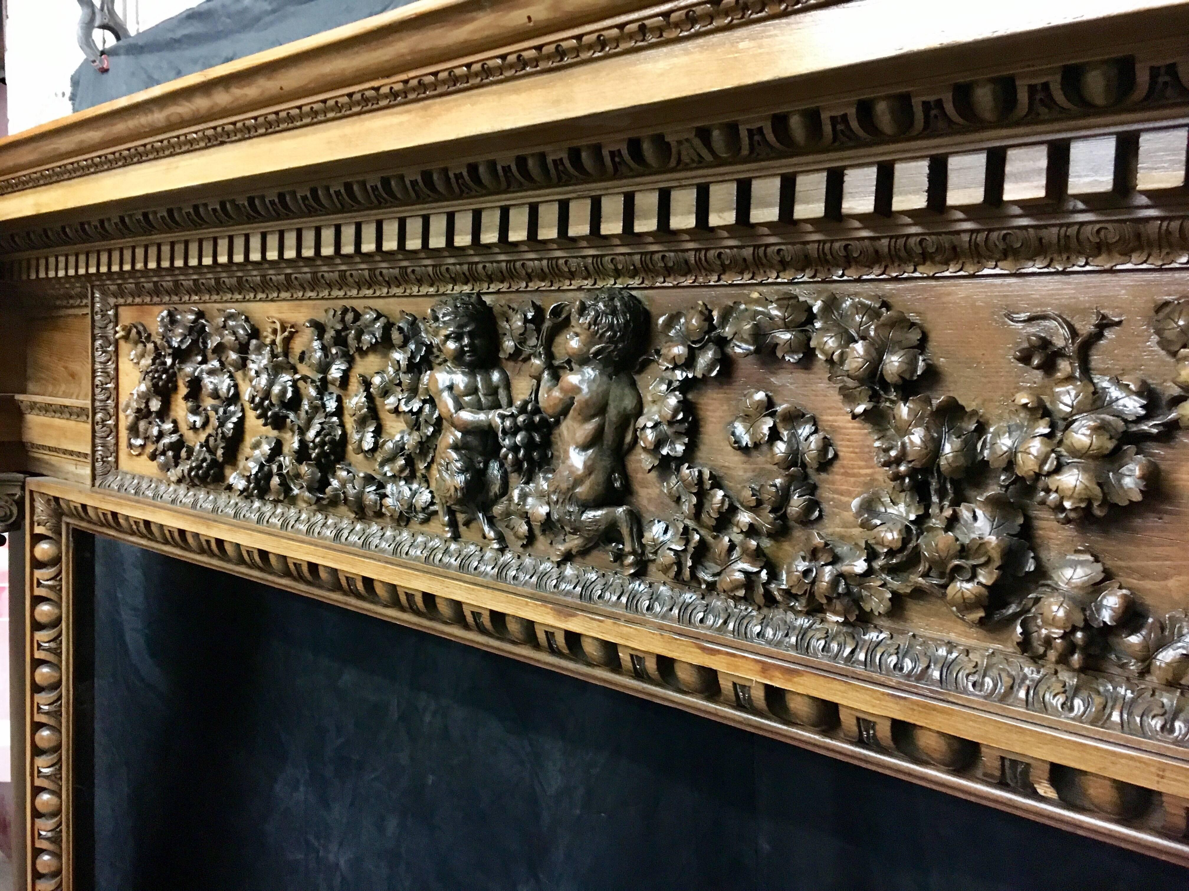 English 19th Century Neoclassical Pine and Lime Wood Georgian Style Fireplace Surround For Sale