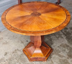 Tavolo da centro neoclassico del XIX secolo in legno satinato ed ebano intarsiato in legno misto a frutta