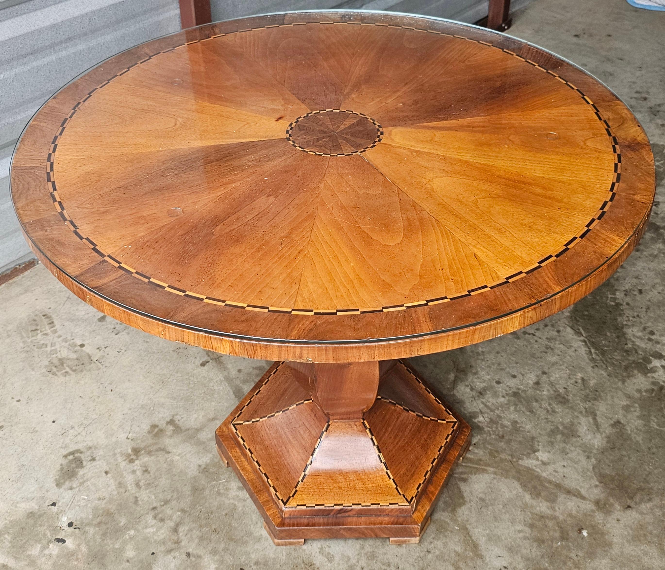 Néoclassique Table centrale néoclassique du 19ème siècle en bois de citronnier et ébène incrusté de bois fruitiers mixtes en vente