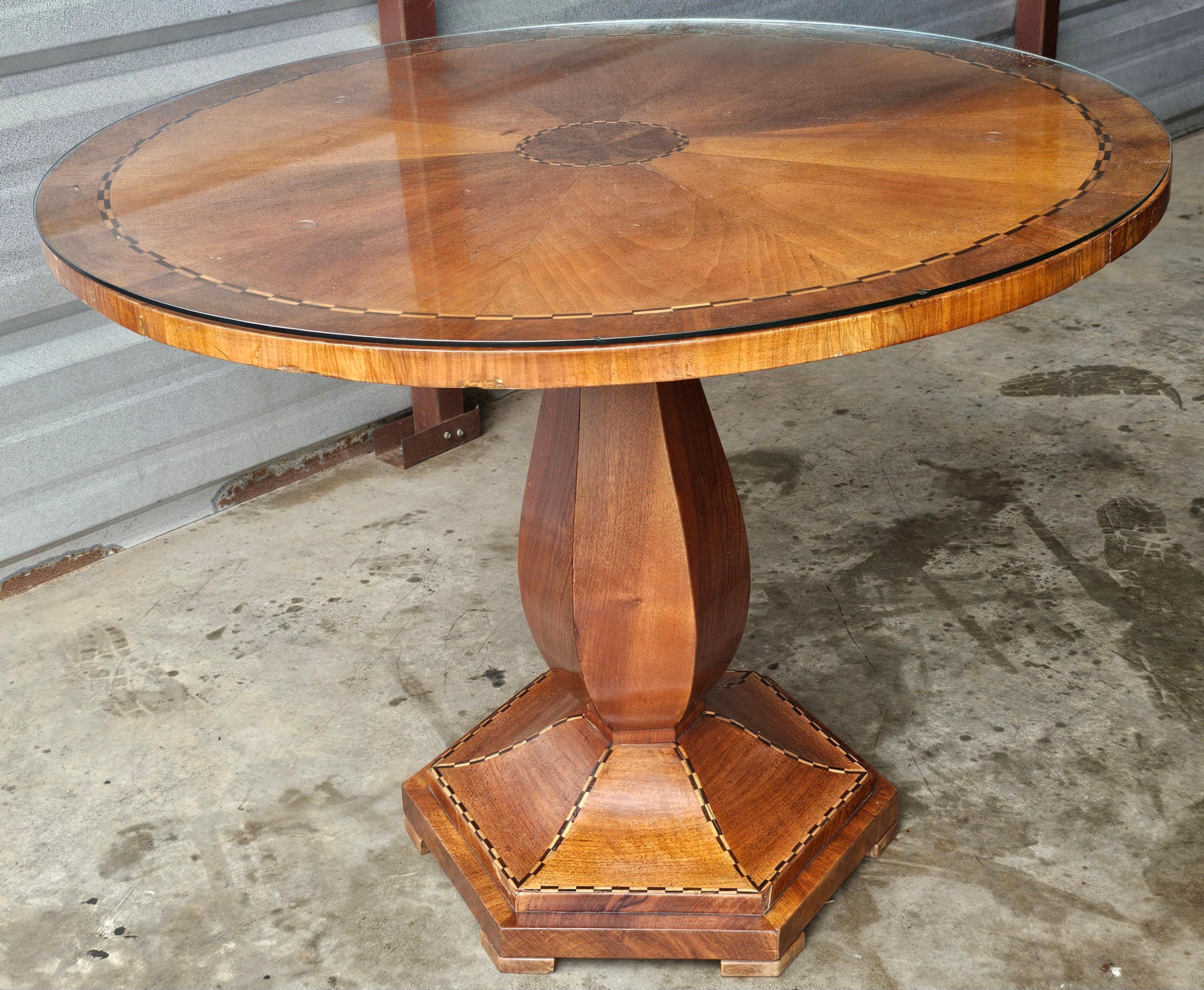 XIXe siècle Table centrale néoclassique du 19ème siècle en bois de citronnier et ébène incrusté de bois fruitiers mixtes en vente