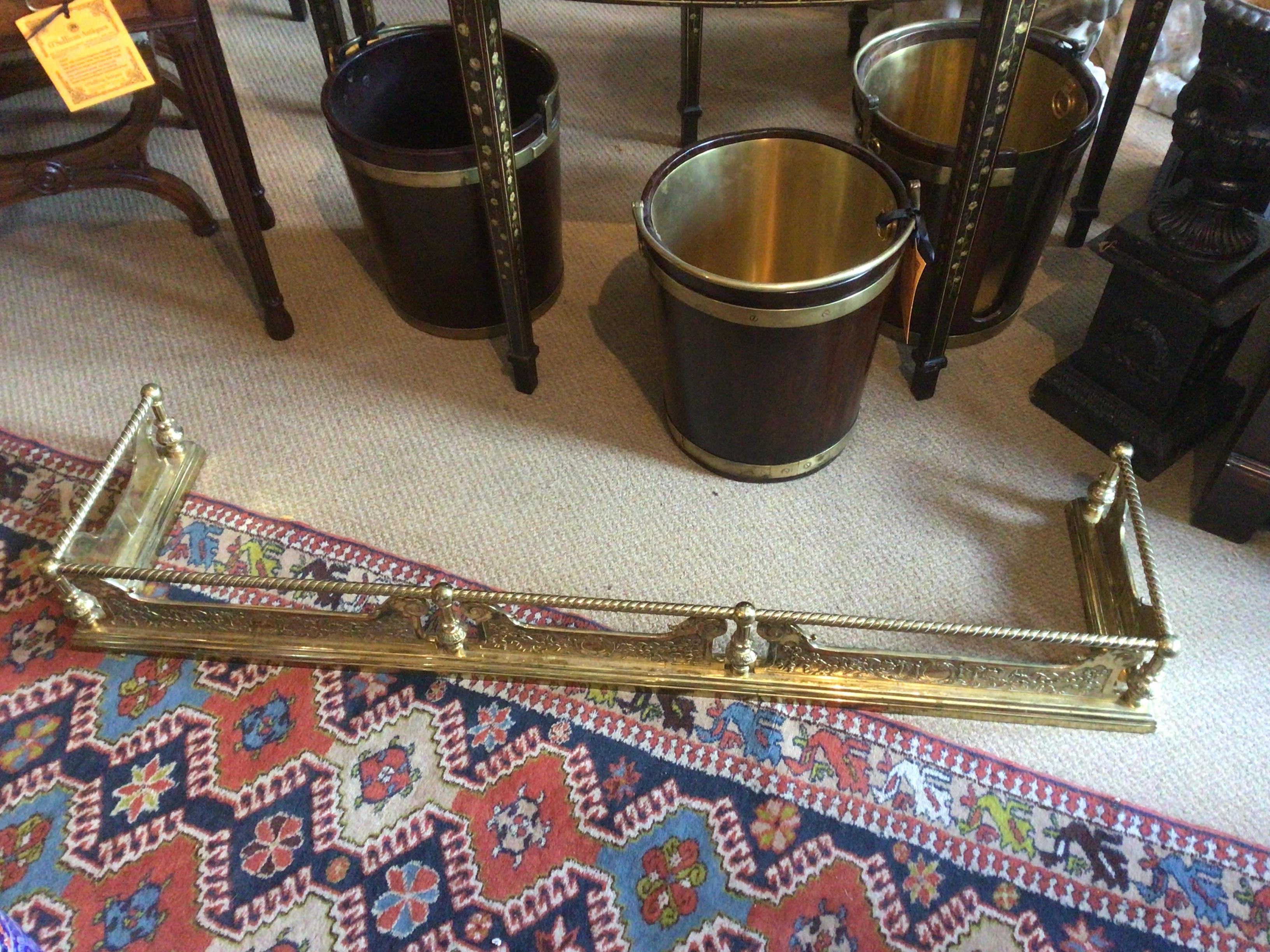 19th Century Neoclassical Style Brass Fender For Sale 2