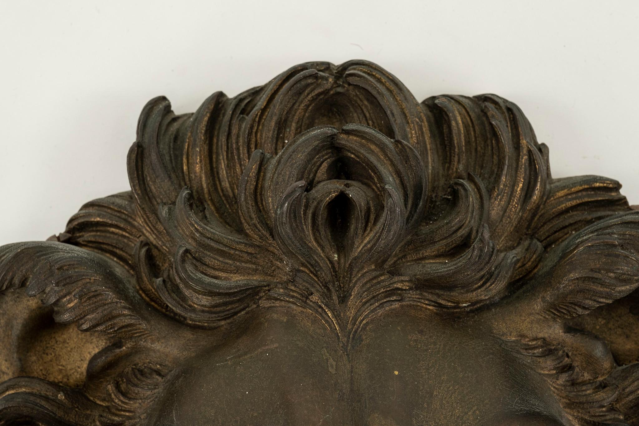 Applique en bronze de style néoclassique du XIXe siècle en forme de lion Bon état - En vente à Houston, TX